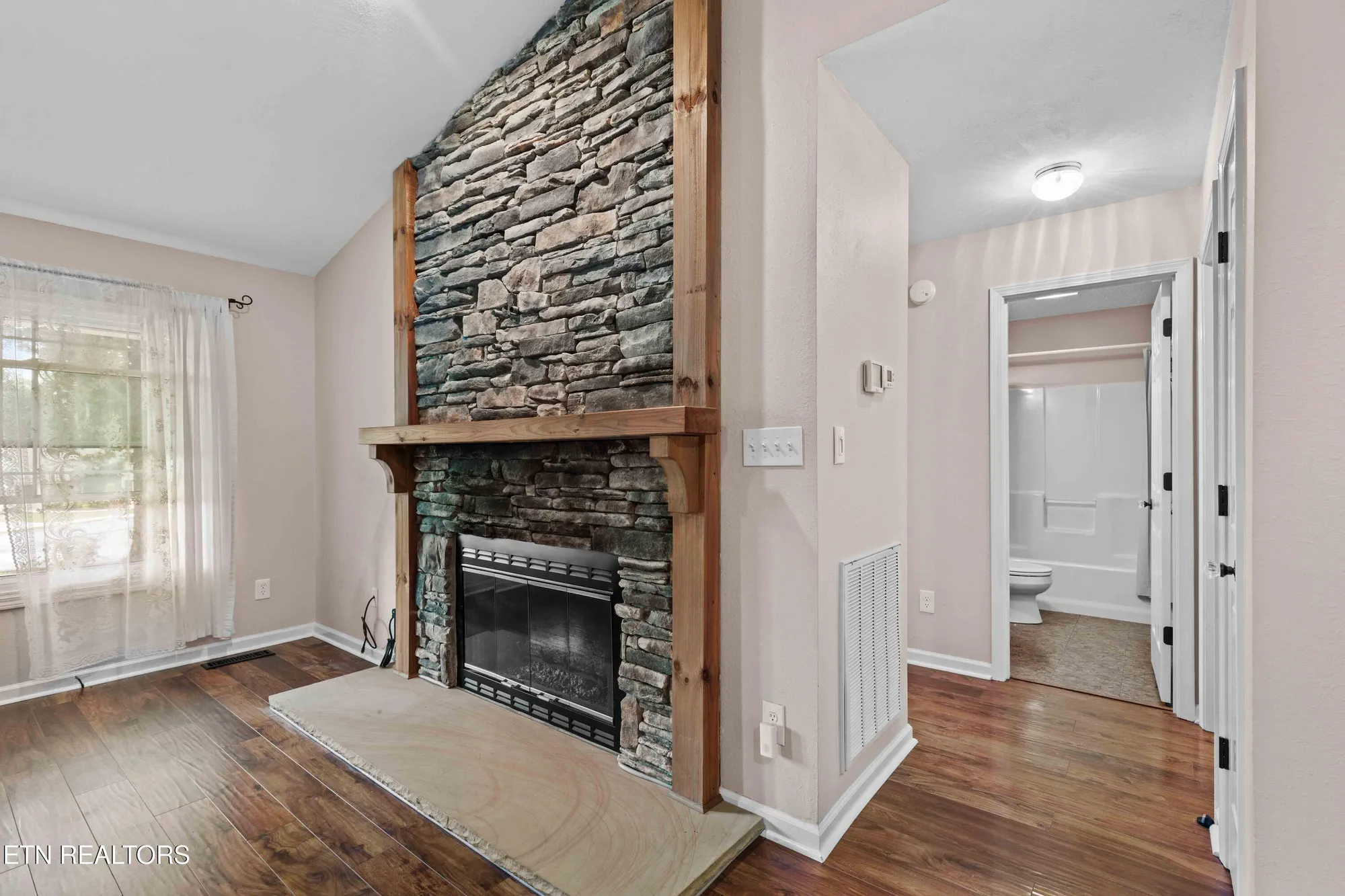 Property Slideshow image 25 of 33 | 121 yona way, Loudon, TN, 37774