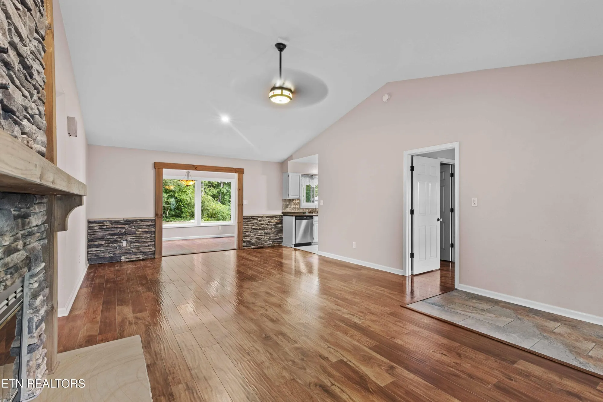 Property Slideshow image 26 of 33 | 121 yona way, Loudon, TN, 37774