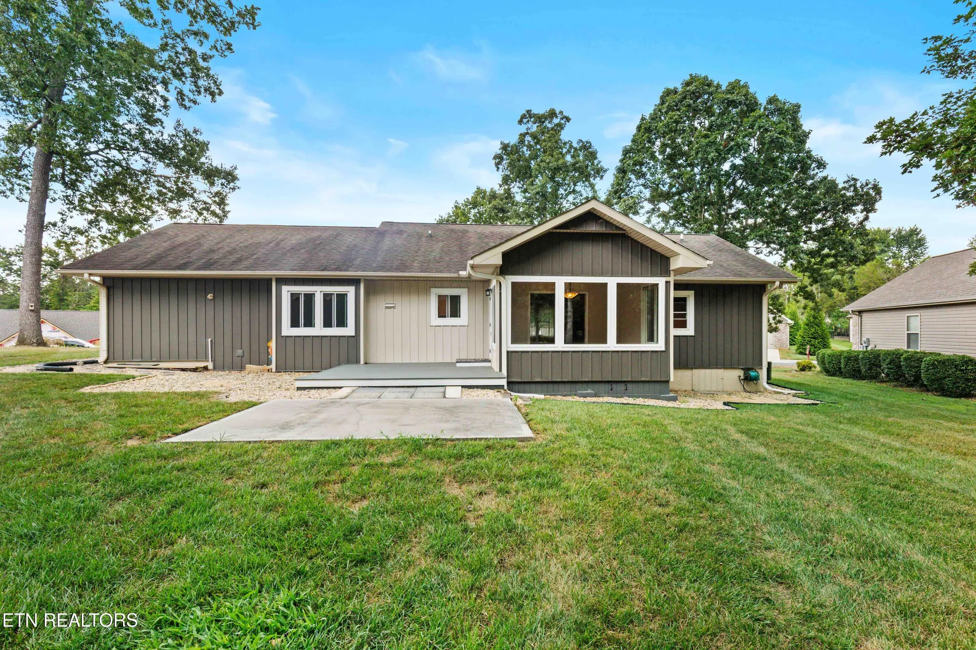 Property Slideshow image 28 of 33 | 121 yona way, Loudon, TN, 37774