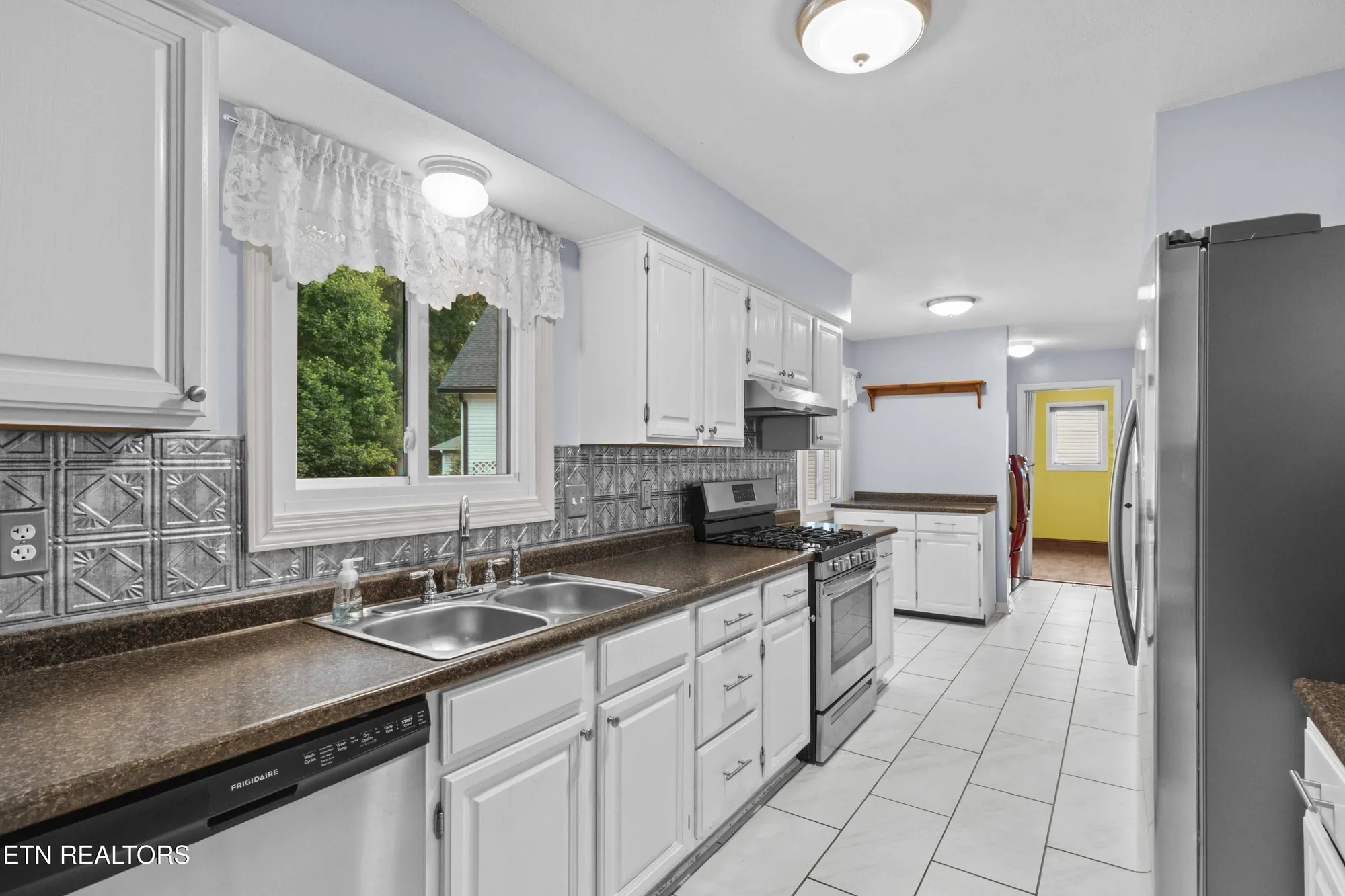 Property Slideshow image 10 of 33 | 121 yona way, Loudon, TN, 37774