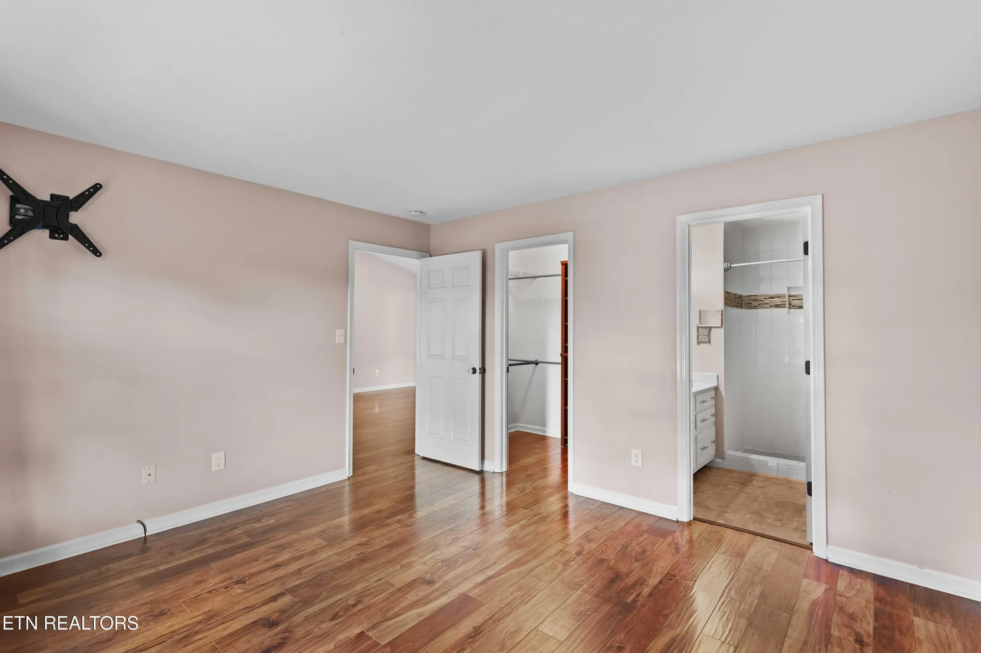 Property Slideshow image 15 of 33 | 121 yona way, Loudon, TN, 37774