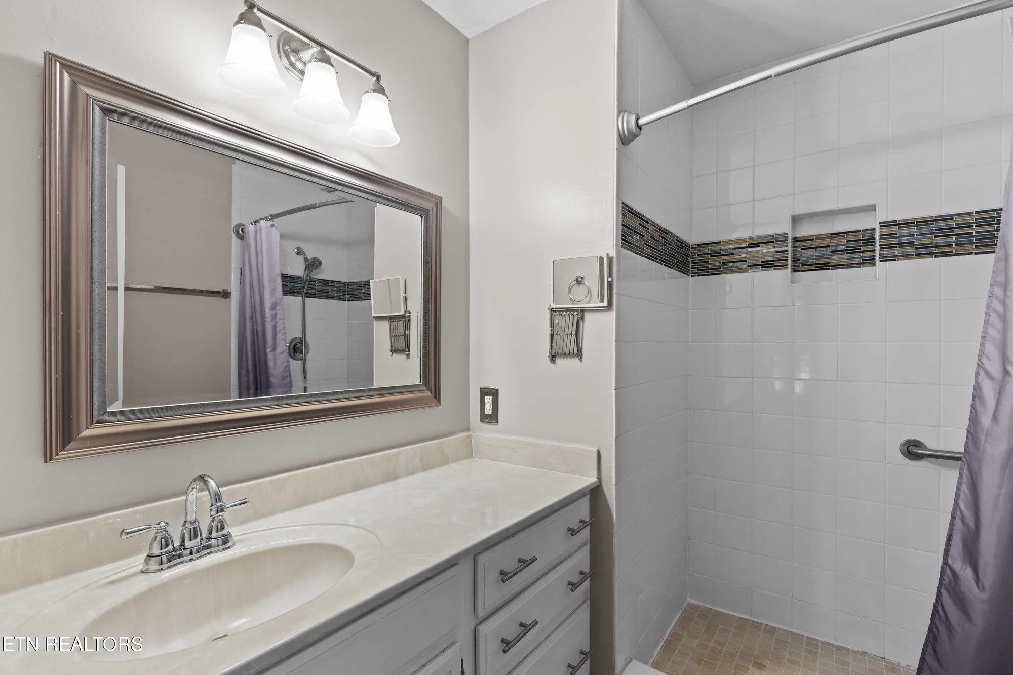 Property Slideshow image 17 of 33 | 121 yona way, Loudon, TN, 37774