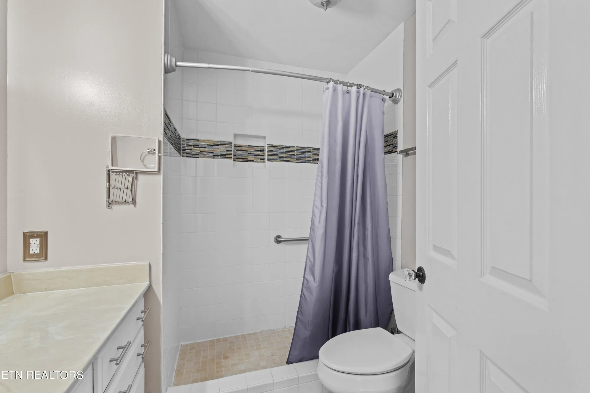 Property Slideshow image 18 of 33 | 121 yona way, Loudon, TN, 37774