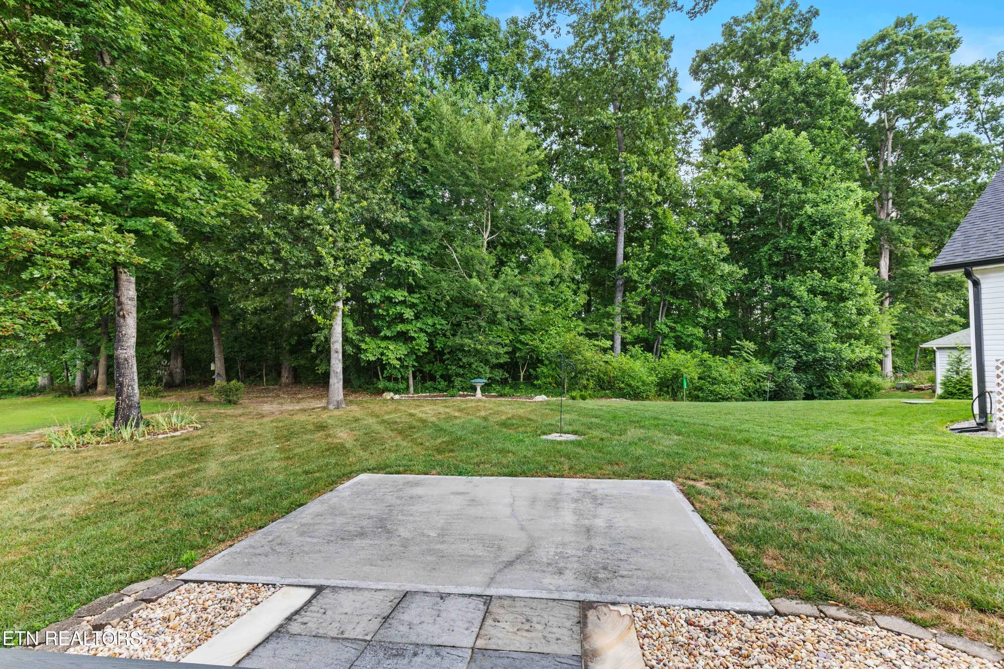 Property Slideshow image 29 of 33 | 121 yona way, Loudon, TN, 37774