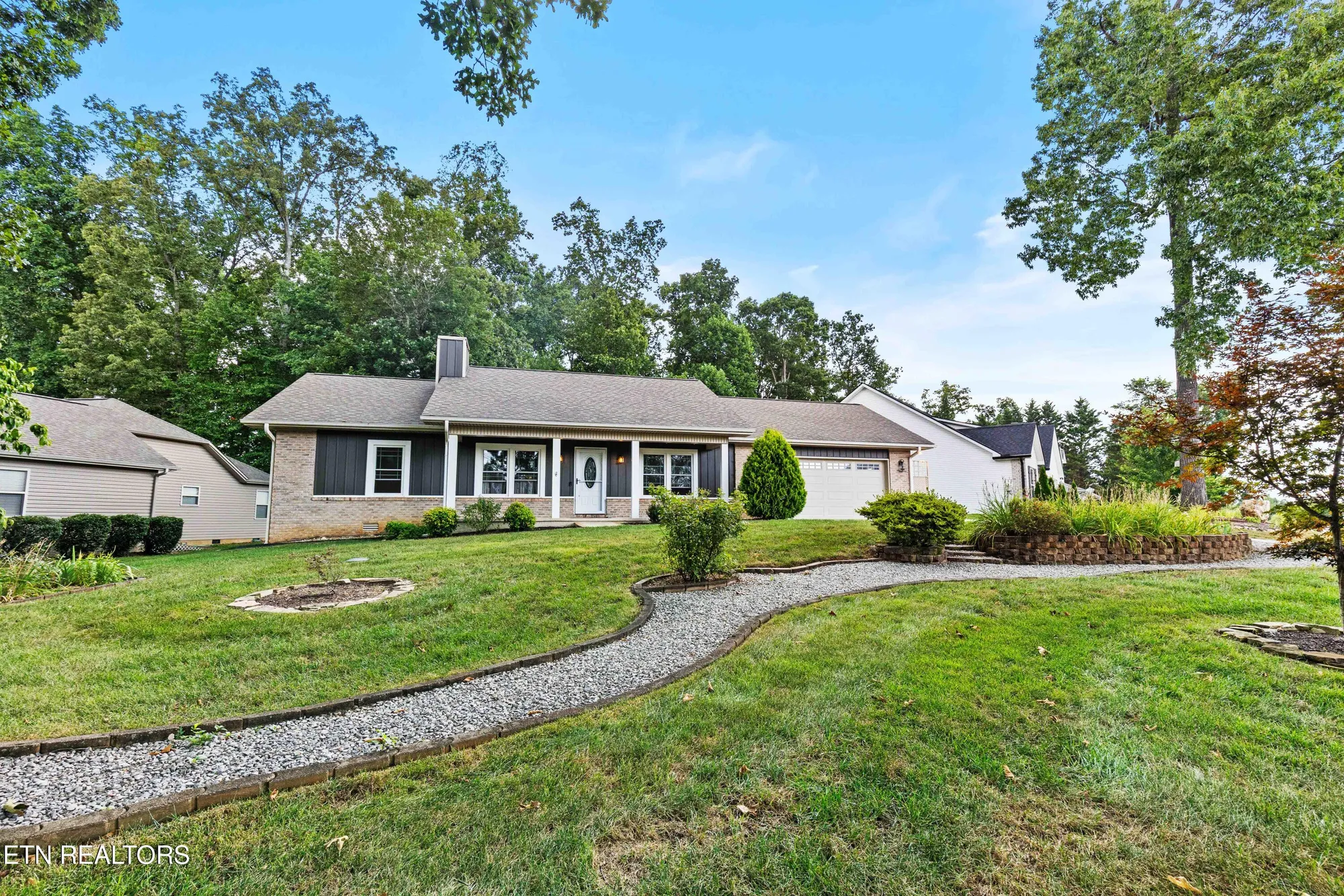 Property Slideshow image 4 of 33 | 121 yona way, Loudon, TN, 37774