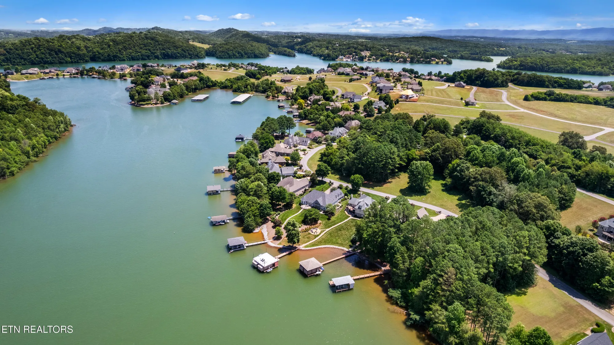 Property Slideshow image 5 of 56 | 300 marsh hawk dr, Vonore, TN, 37885