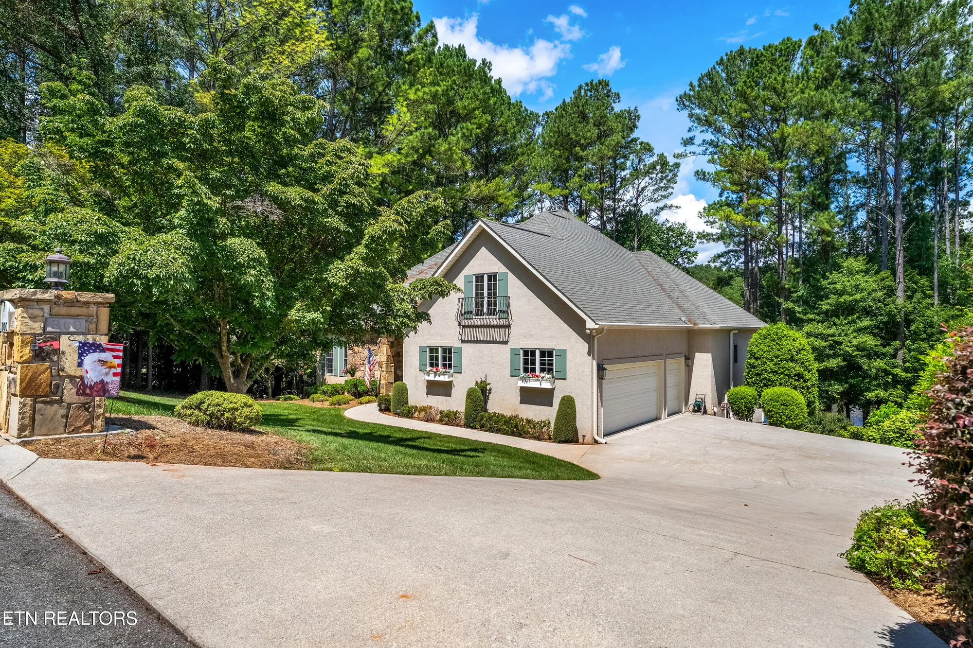 Property Slideshow image 4 of 56 | 300 marsh hawk dr, Vonore, TN, 37885