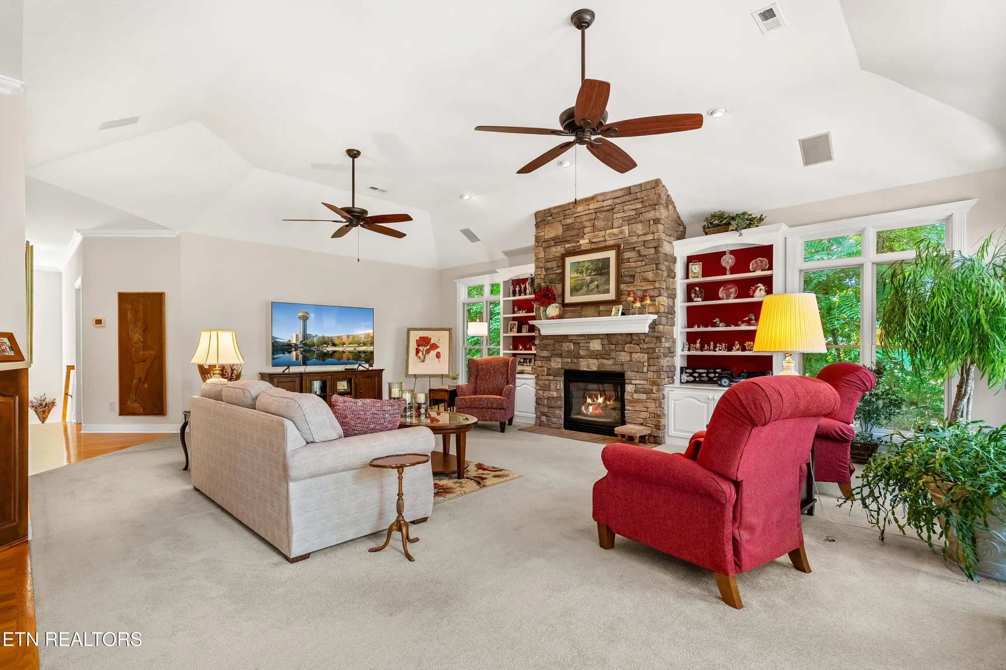 Property Slideshow image 12 of 56 | 300 marsh hawk dr, Vonore, TN, 37885