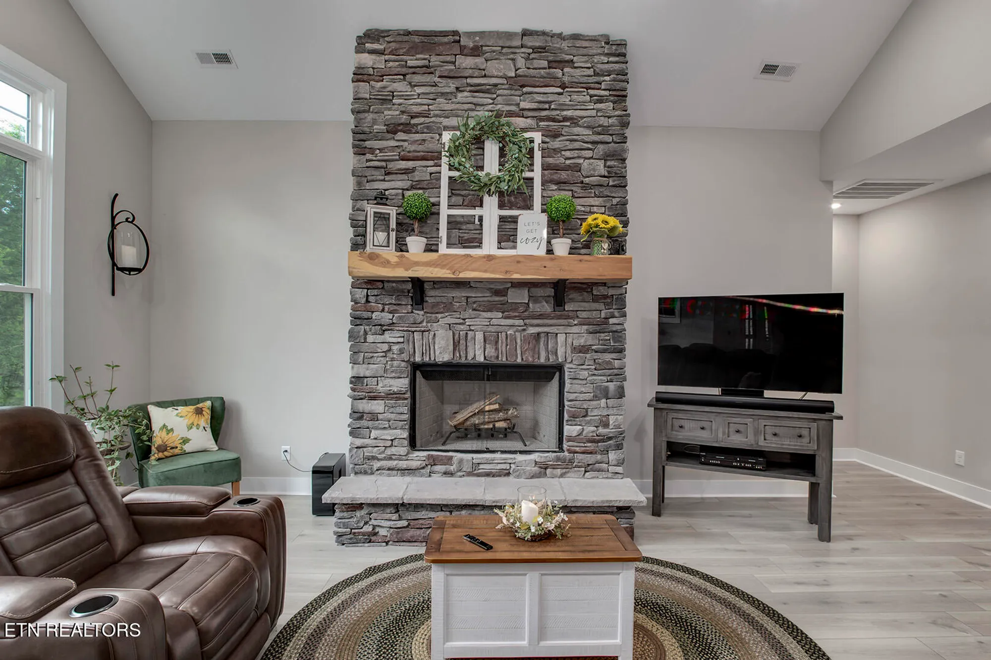 Property Slideshow image 5 of 51 | 308 oostagala ln, Loudon, TN, 37774