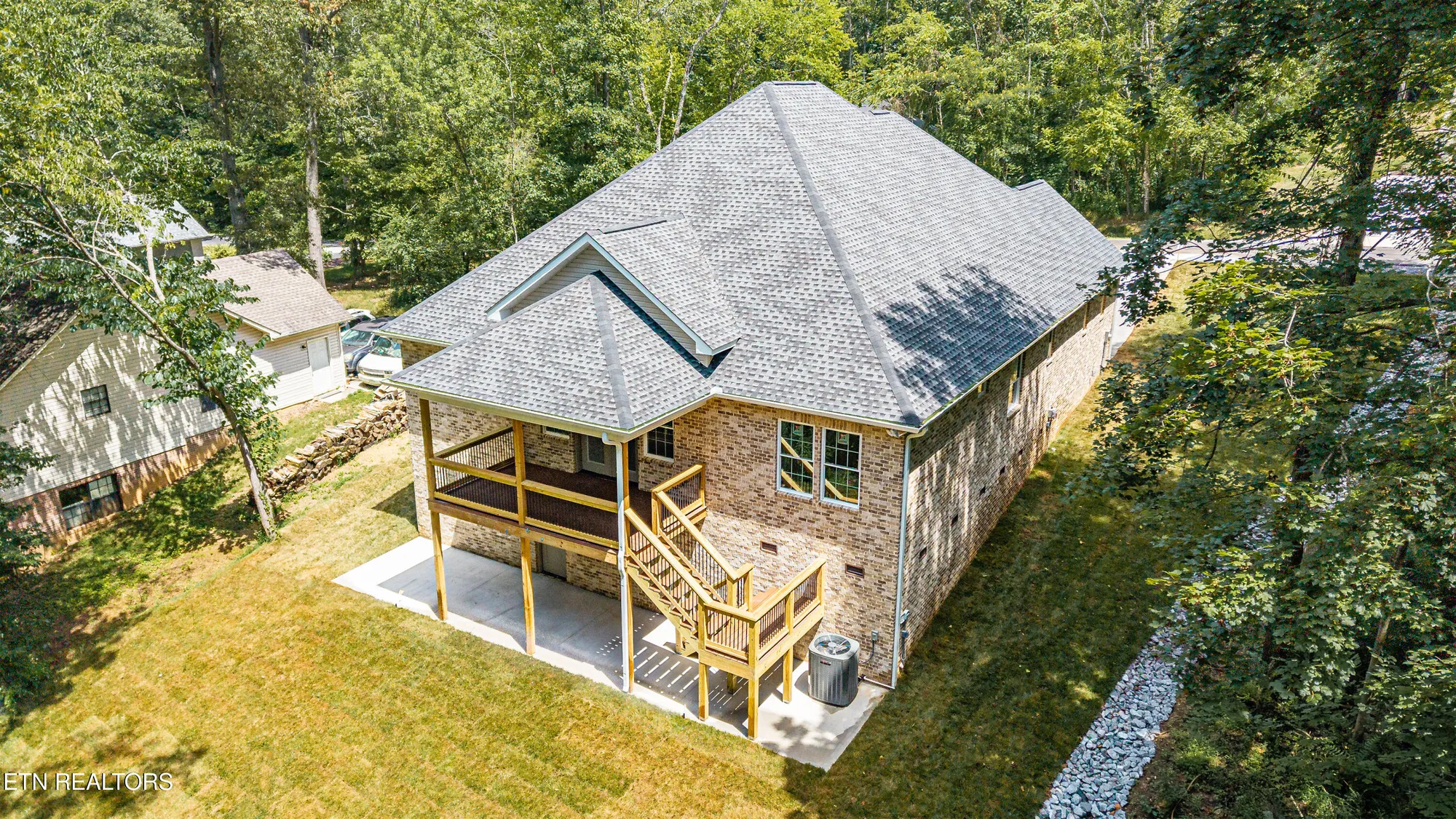 Property Slideshow image 4 of 60 | 222 oostanali way, Loudon, TN, 37774