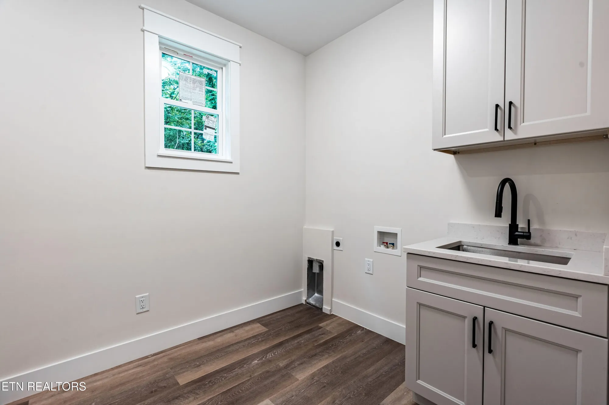 Property Slideshow image 33 of 60 | 222 oostanali way, Loudon, TN, 37774