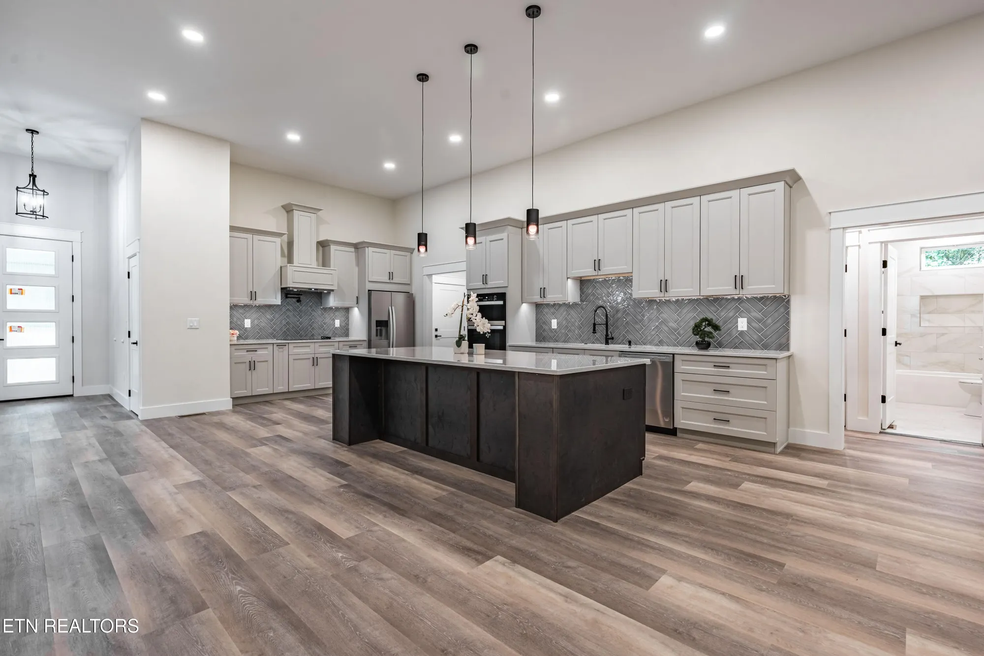 Property Slideshow image 7 of 60 | 222 oostanali way, Loudon, TN, 37774