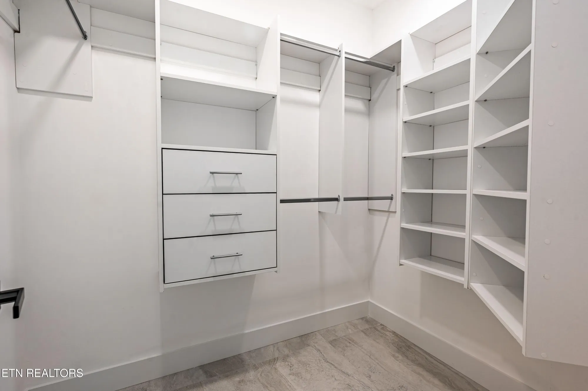 Property Slideshow image 42 of 60 | 222 oostanali way, Loudon, TN, 37774