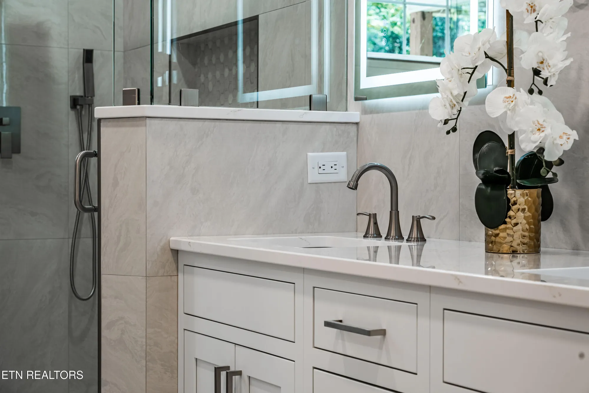 Property Slideshow image 46 of 60 | 222 oostanali way, Loudon, TN, 37774