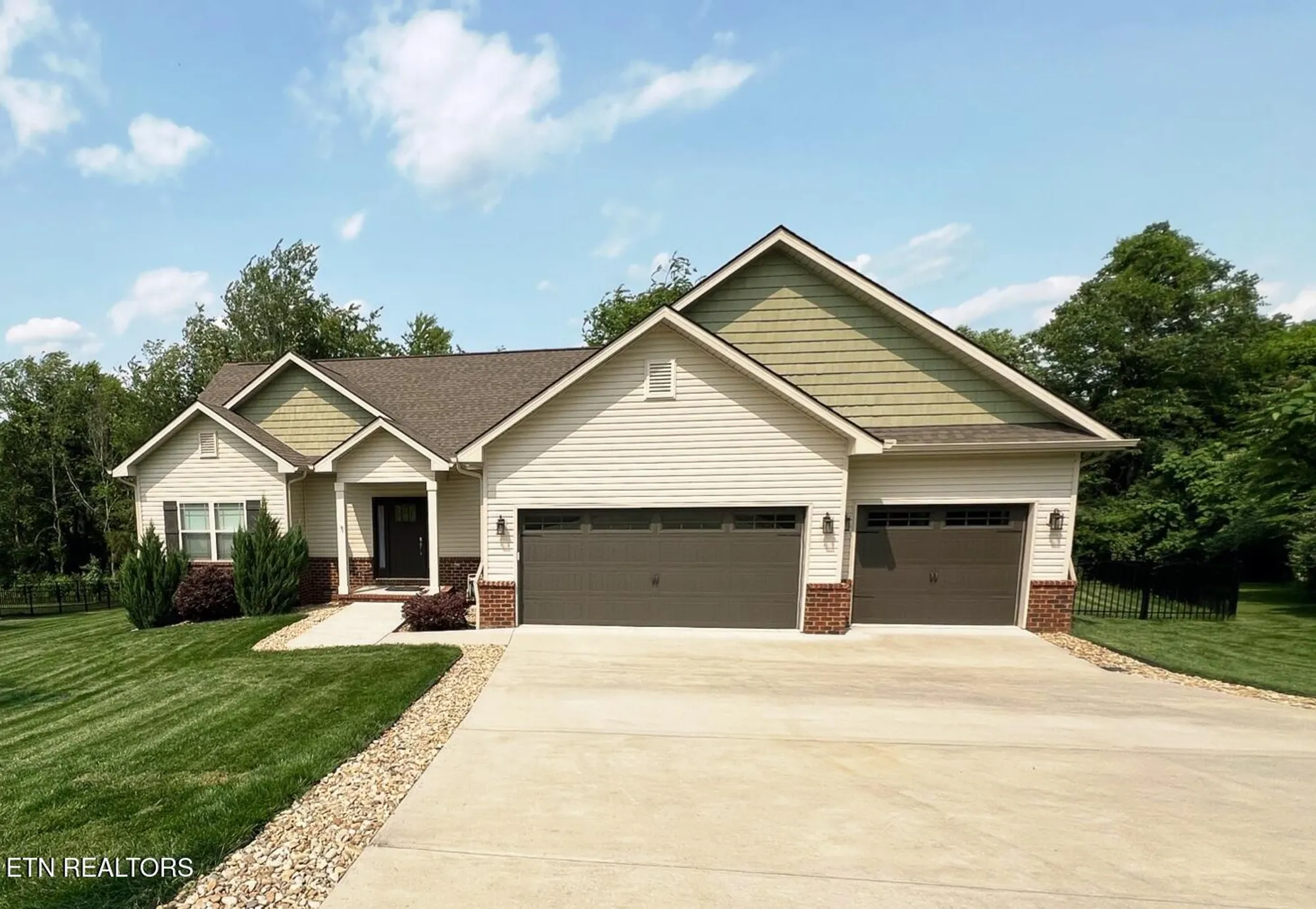 Property Slideshow image 1 of 40 | 116 wataga ln, Loudon, TN, 37774