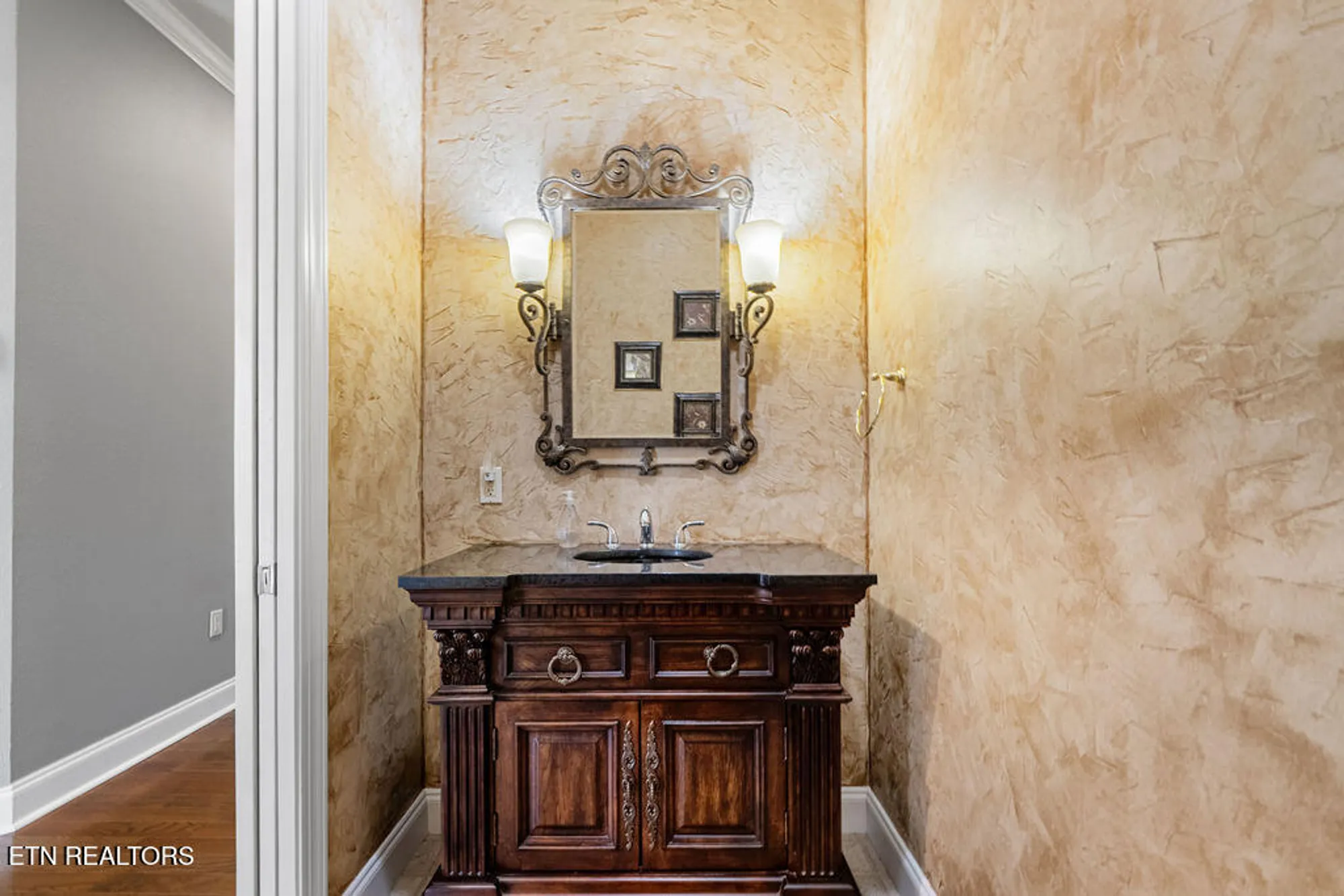 Property Slideshow image 14 of 62 | 402 catoosa ln, Loudon, TN, 37774