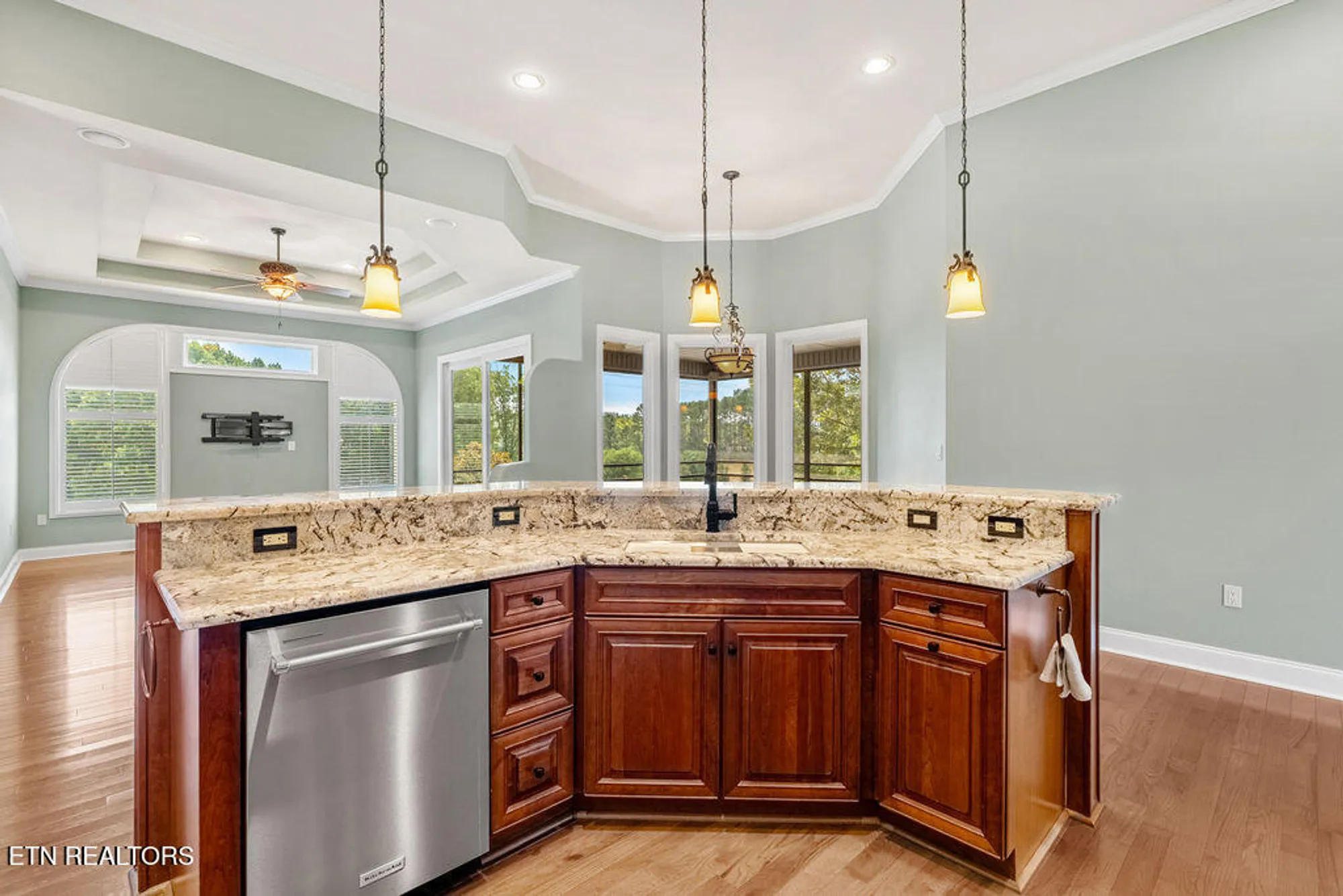 Property Slideshow image 24 of 62 | 402 catoosa ln, Loudon, TN, 37774