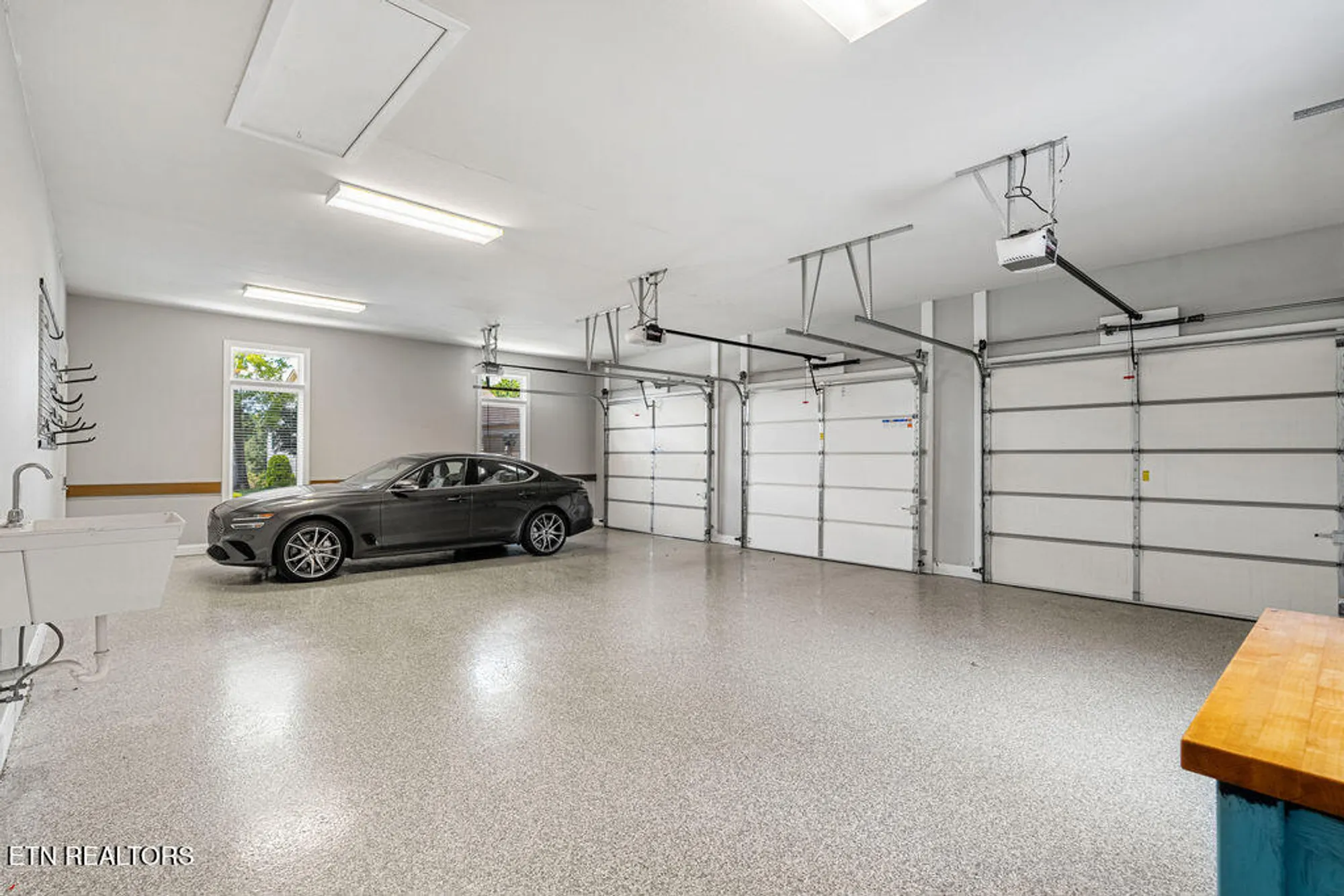 Property Slideshow image 38 of 62 | 402 catoosa ln, Loudon, TN, 37774