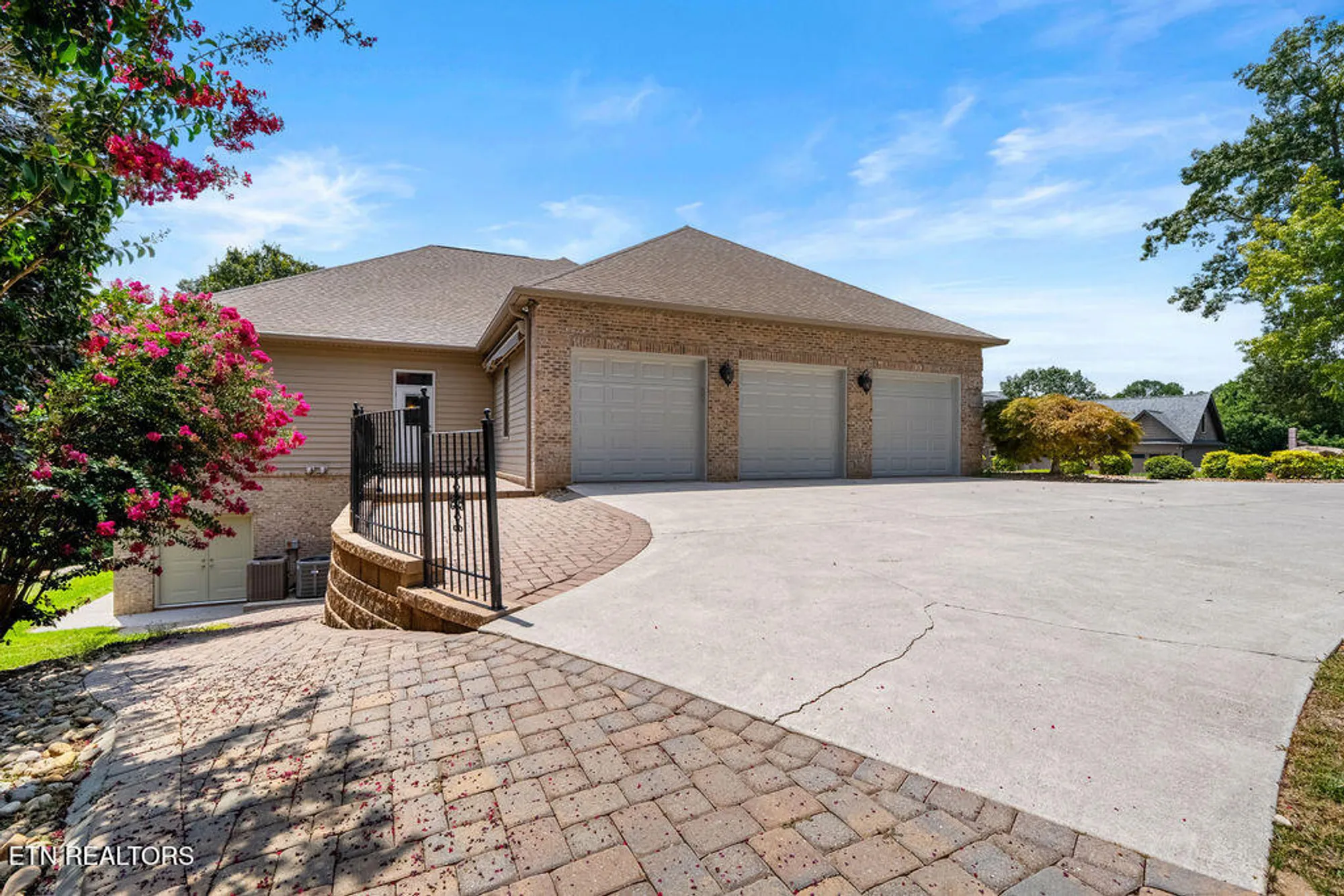 Property Slideshow image 4 of 62 | 402 catoosa ln, Loudon, TN, 37774