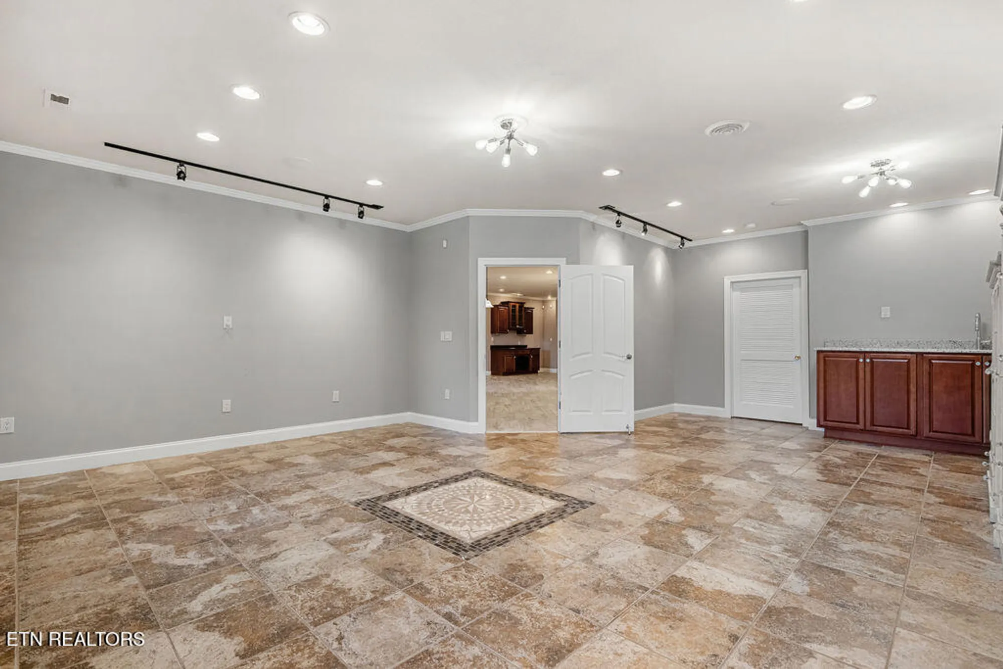 Property Slideshow image 49 of 62 | 402 catoosa ln, Loudon, TN, 37774