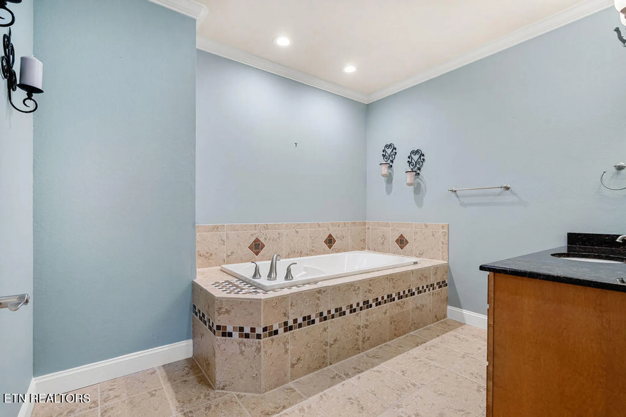 Property Slideshow image 52 of 62 | 402 catoosa ln, Loudon, TN, 37774