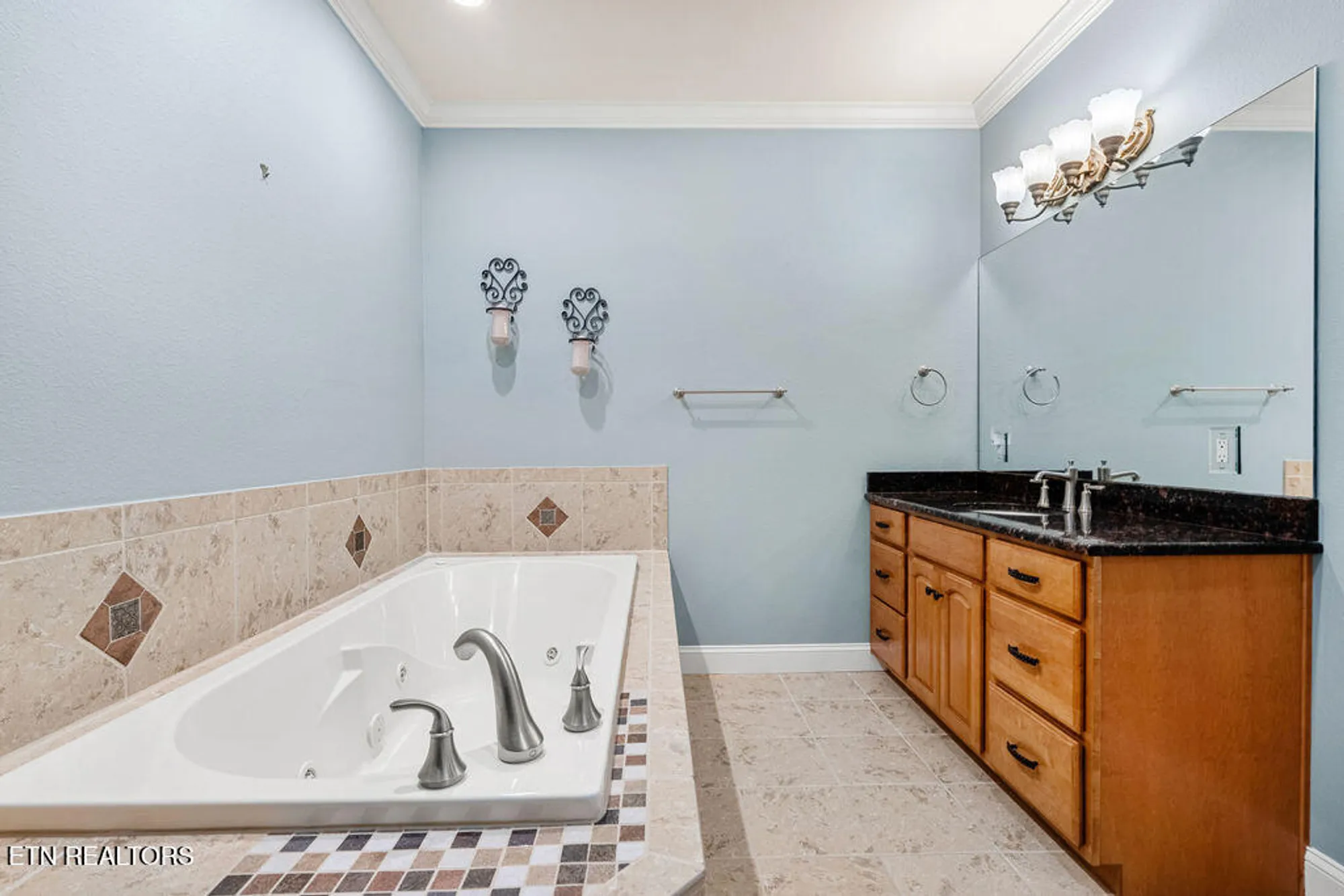 Property Slideshow image 53 of 62 | 402 catoosa ln, Loudon, TN, 37774