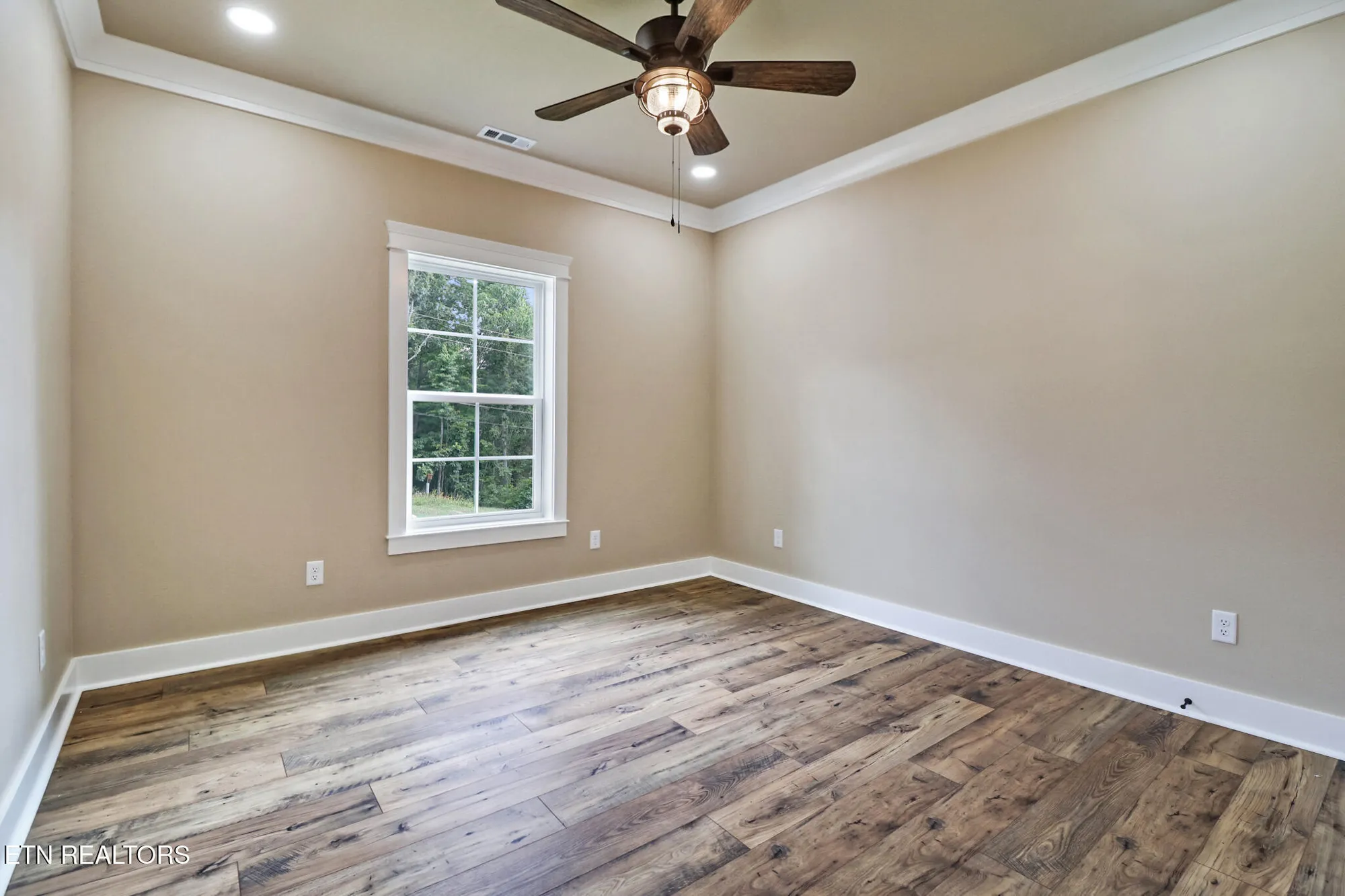 Property Slideshow image 37 of 50 | 630 lakeview dr, Crossville, TN, 38558