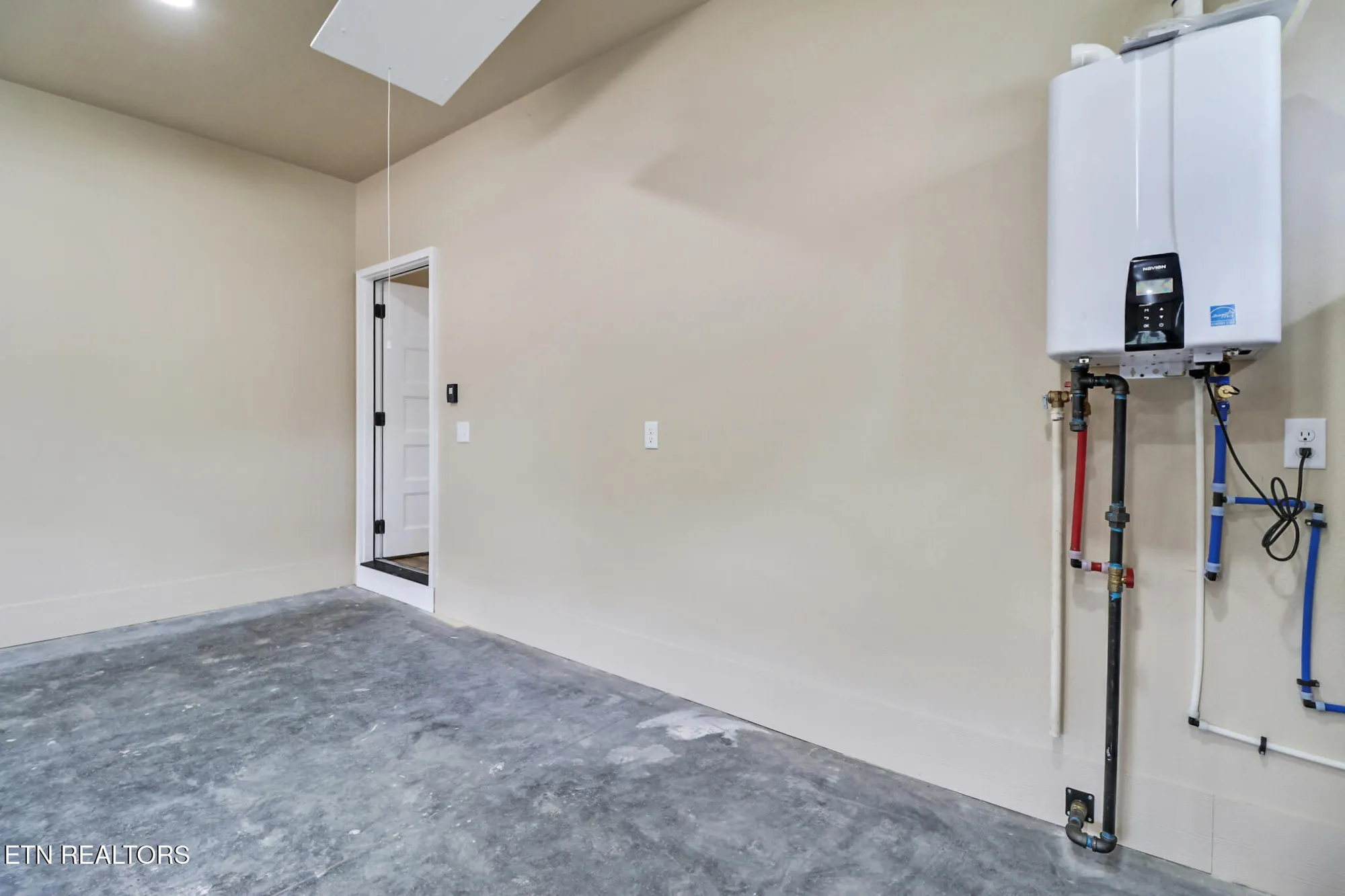 Property Slideshow image 46 of 50 | 630 lakeview dr, Crossville, TN, 38558