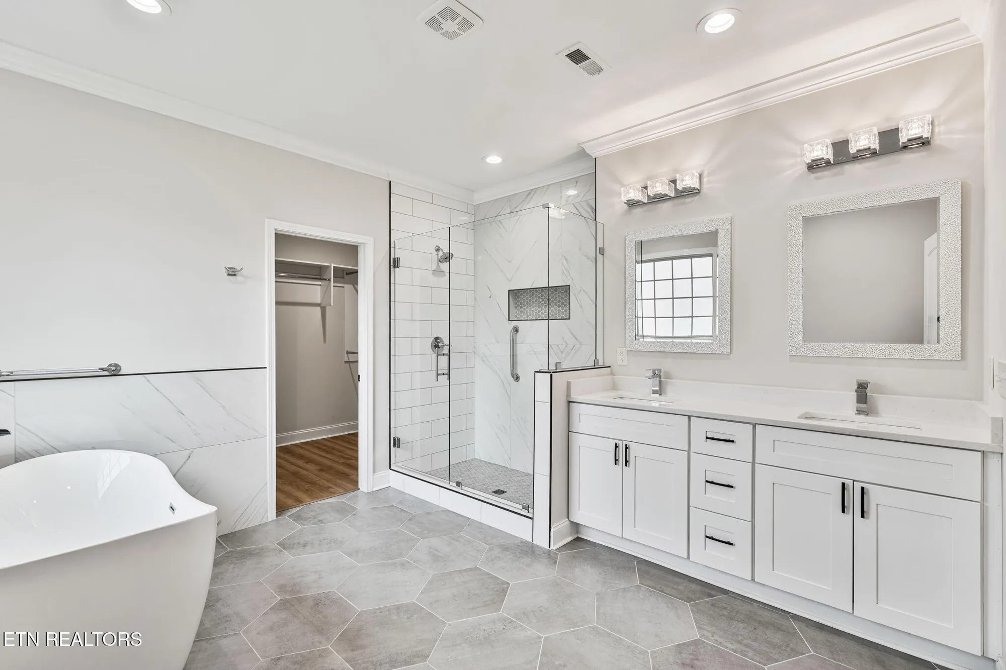 Property Slideshow image 5 of 36 | 129 ogana way, Loudon, TN, 37774