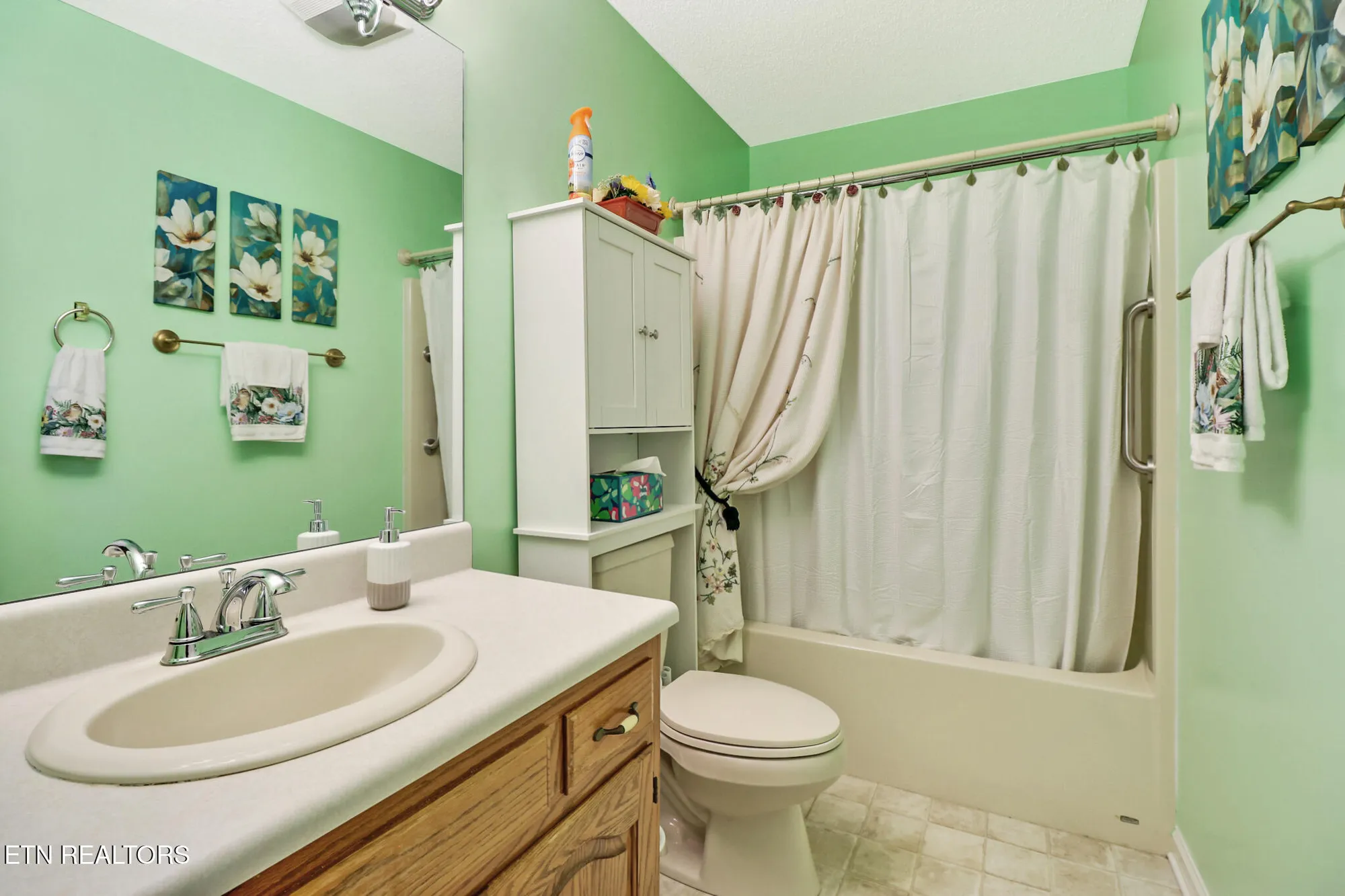 Property Slideshow image 15 of 33 | 118 berkshire loop, Crossville, TN, 38558