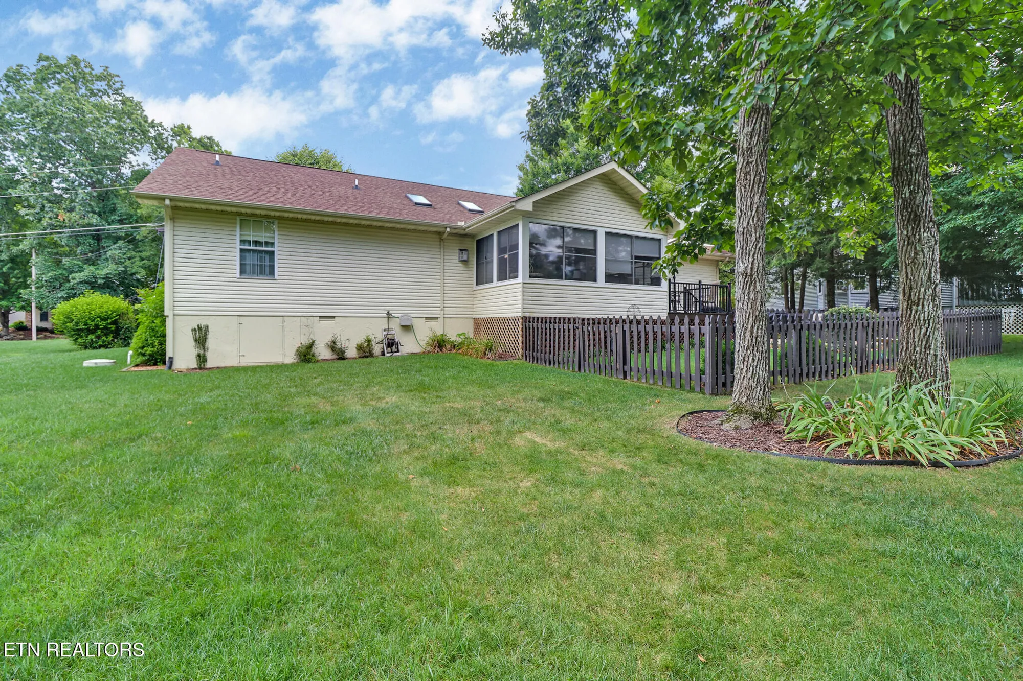 Property Slideshow image 25 of 33 | 118 berkshire loop, Crossville, TN, 38558