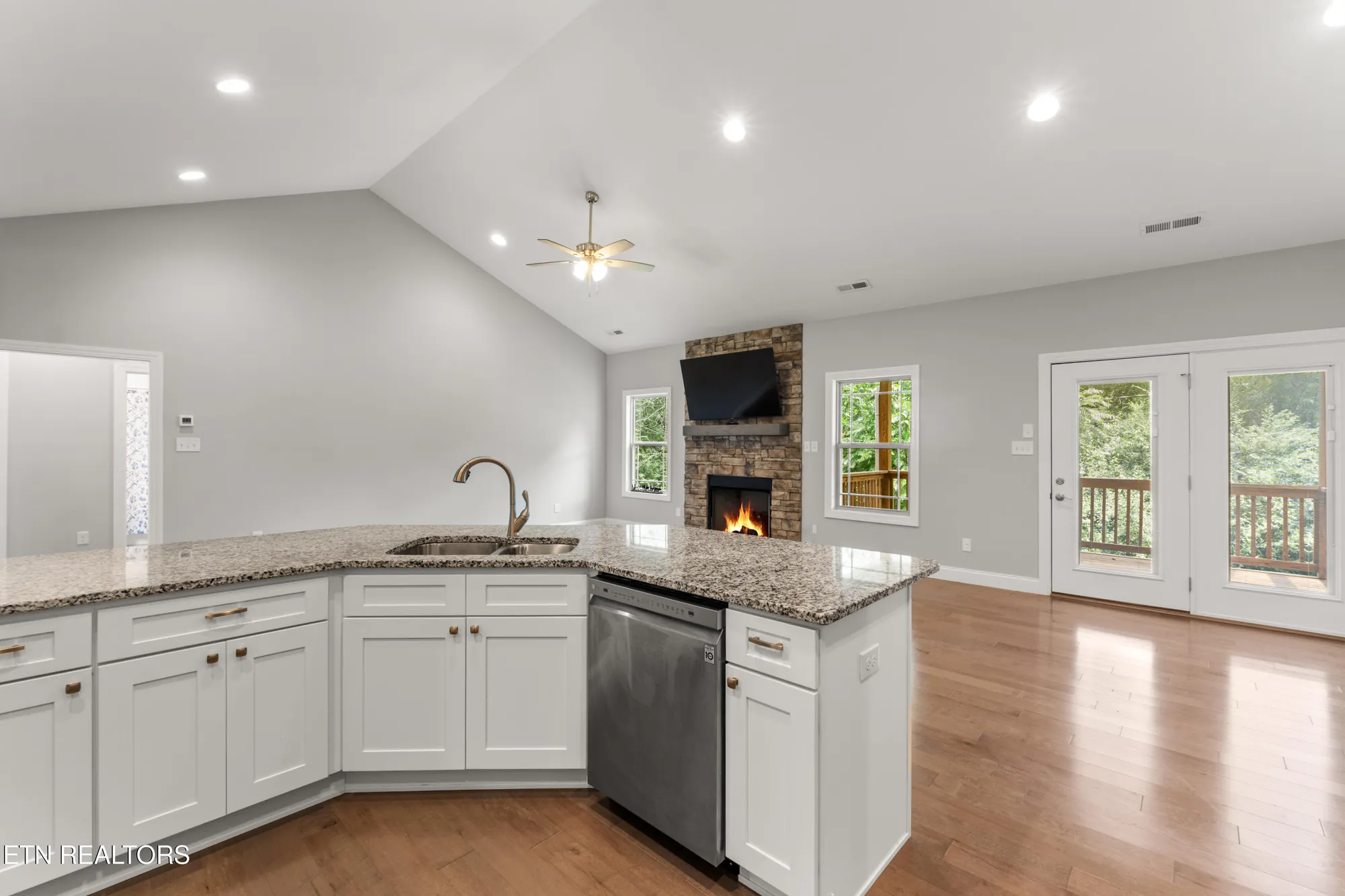 Property Slideshow image 21 of 40 | 116 wataga ln, Loudon, TN, 37774