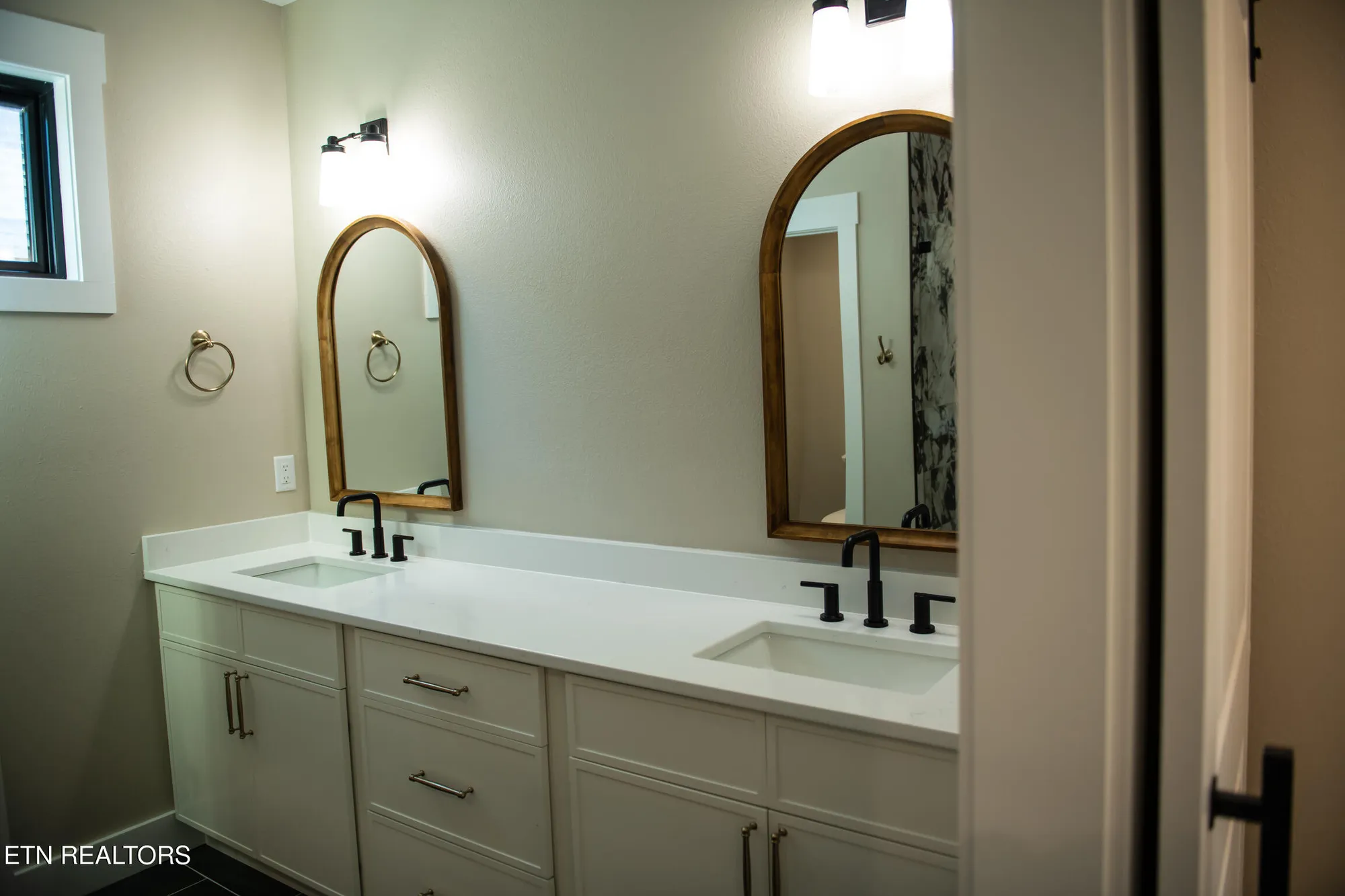 Property Slideshow image 15 of 21 | 107 leinster ln, Crossville, TN, 38558