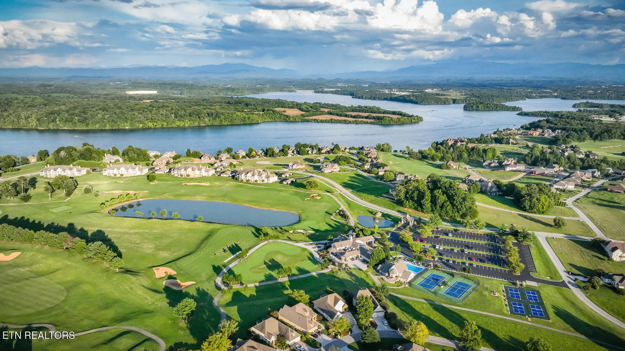 Property Slideshow image 32 of 35 | 565 rarity bay pkwy apt 102, Vonore, TN, 37885