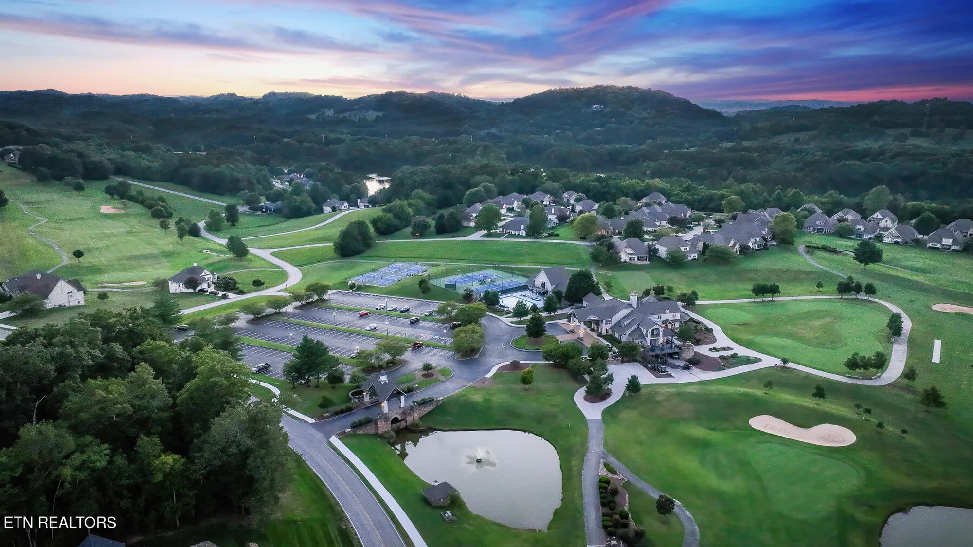 Property Slideshow image 34 of 35 | 565 rarity bay pkwy apt 102, Vonore, TN, 37885