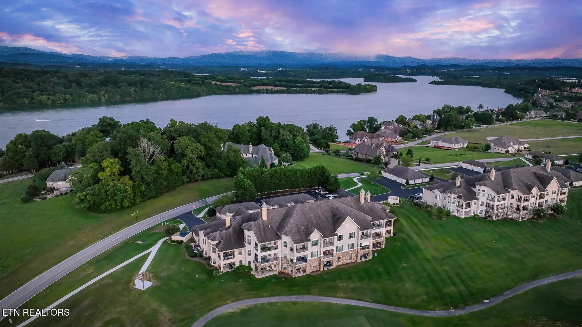 Property Slideshow image 2 of 35 | 565 rarity bay pkwy apt 102, Vonore, TN, 37885