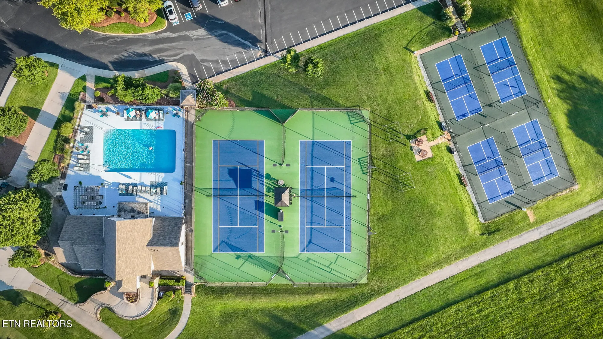 Property Slideshow image 29 of 35 | 565 rarity bay pkwy apt 102, Vonore, TN, 37885