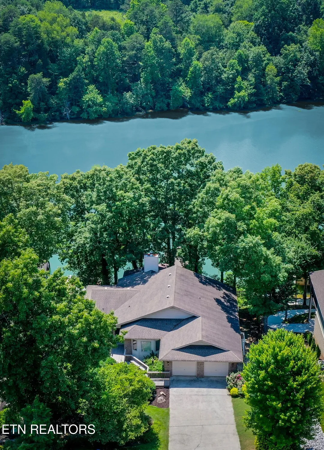 Property Slideshow image 1 of 29 | 180 oonoga way, Loudon, TN, 37774