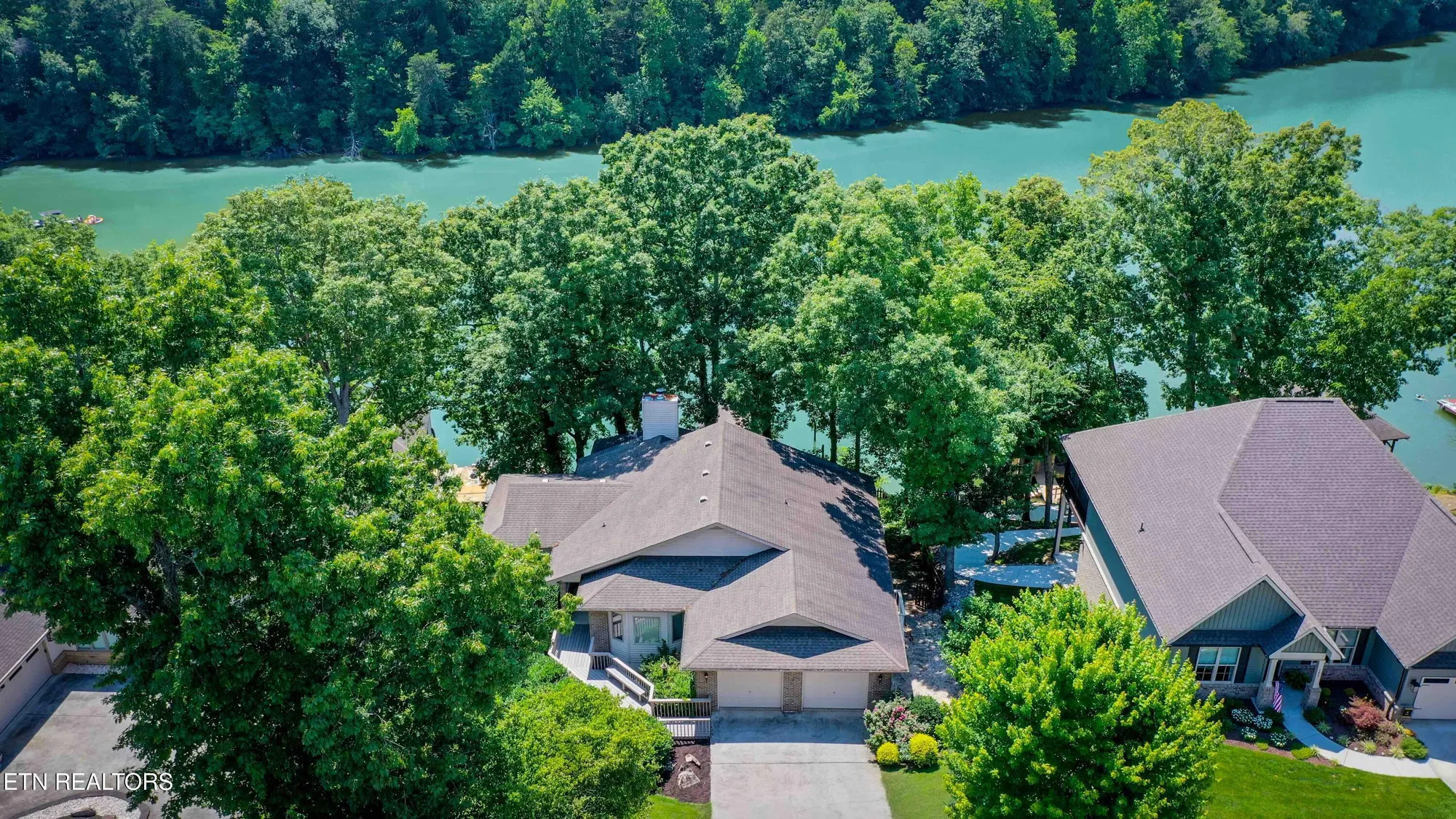 Property Slideshow image 4 of 29 | 180 oonoga way, Loudon, TN, 37774