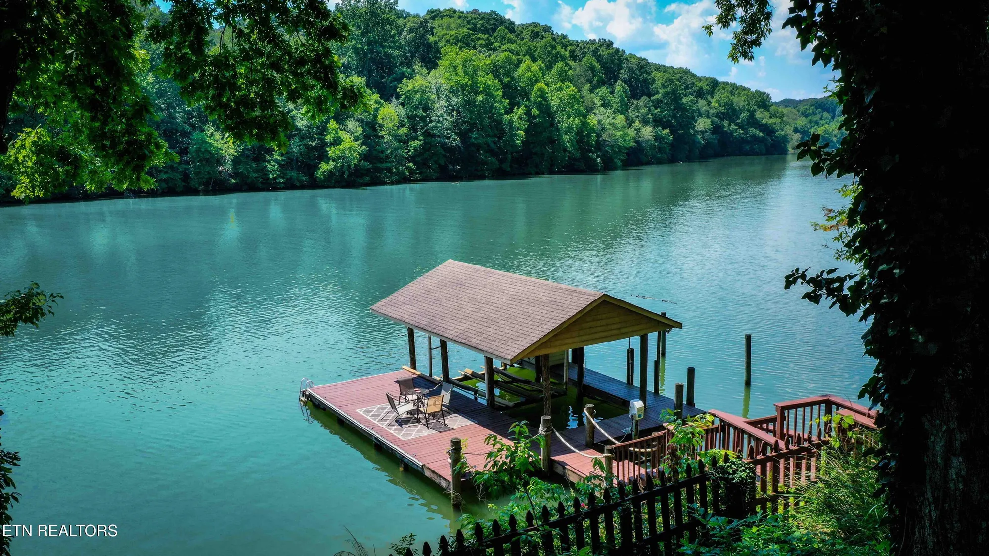 Property Slideshow image 3 of 29 | 180 oonoga way, Loudon, TN, 37774