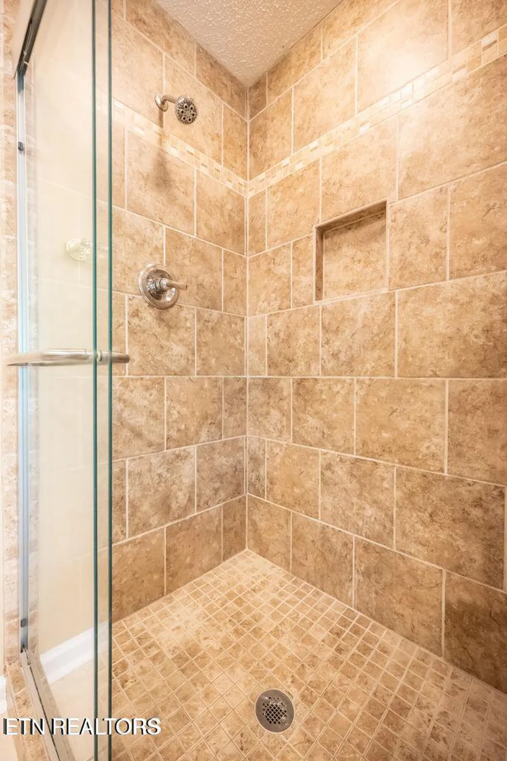 Property Slideshow image 18 of 29 | 180 oonoga way, Loudon, TN, 37774