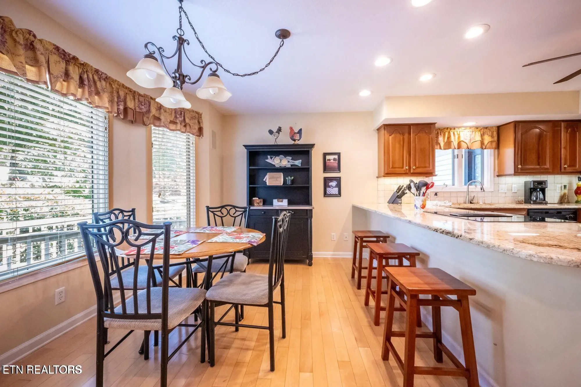 Property Slideshow image 13 of 29 | 180 oonoga way, Loudon, TN, 37774