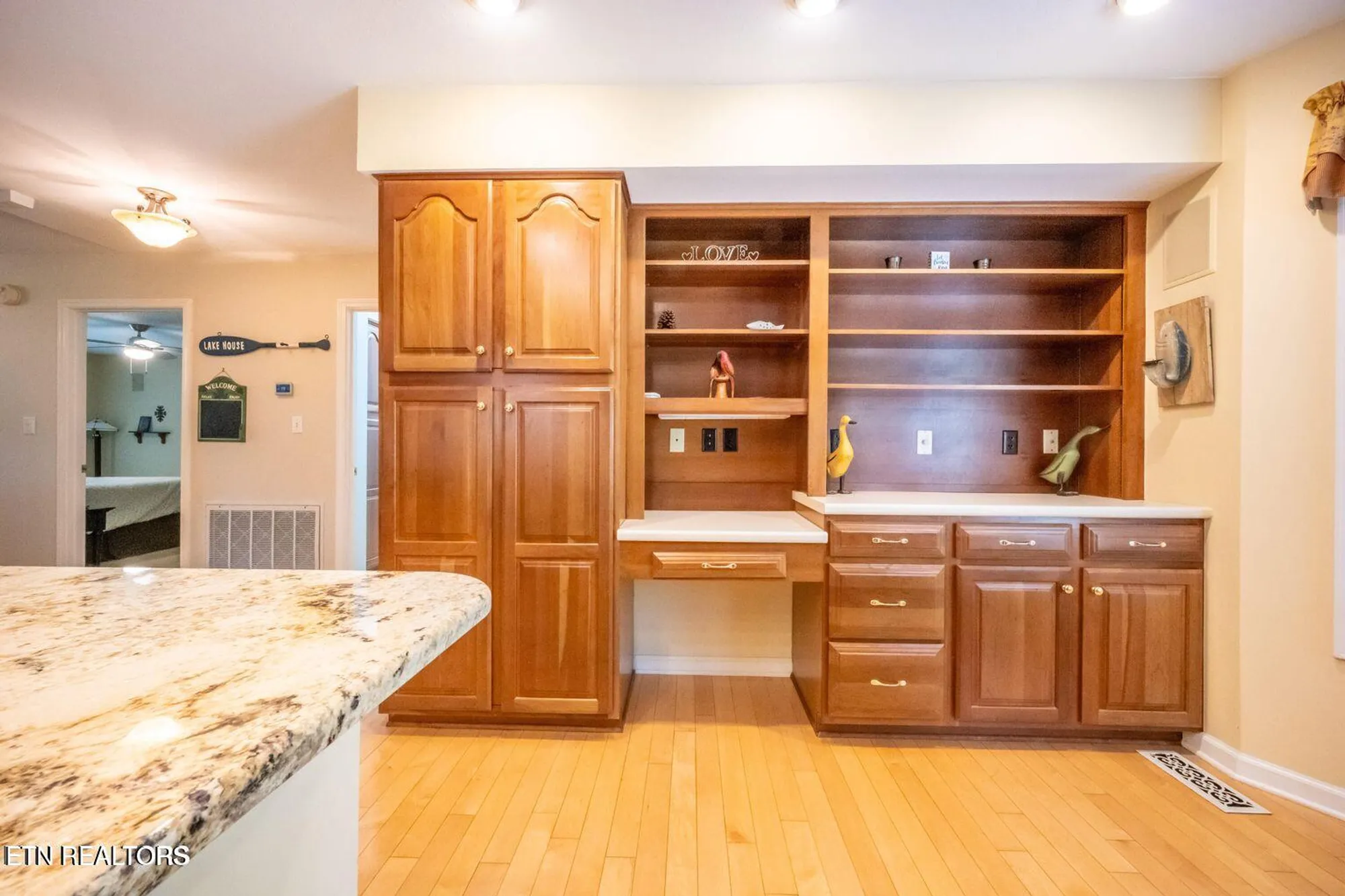 Property Slideshow image 14 of 29 | 180 oonoga way, Loudon, TN, 37774