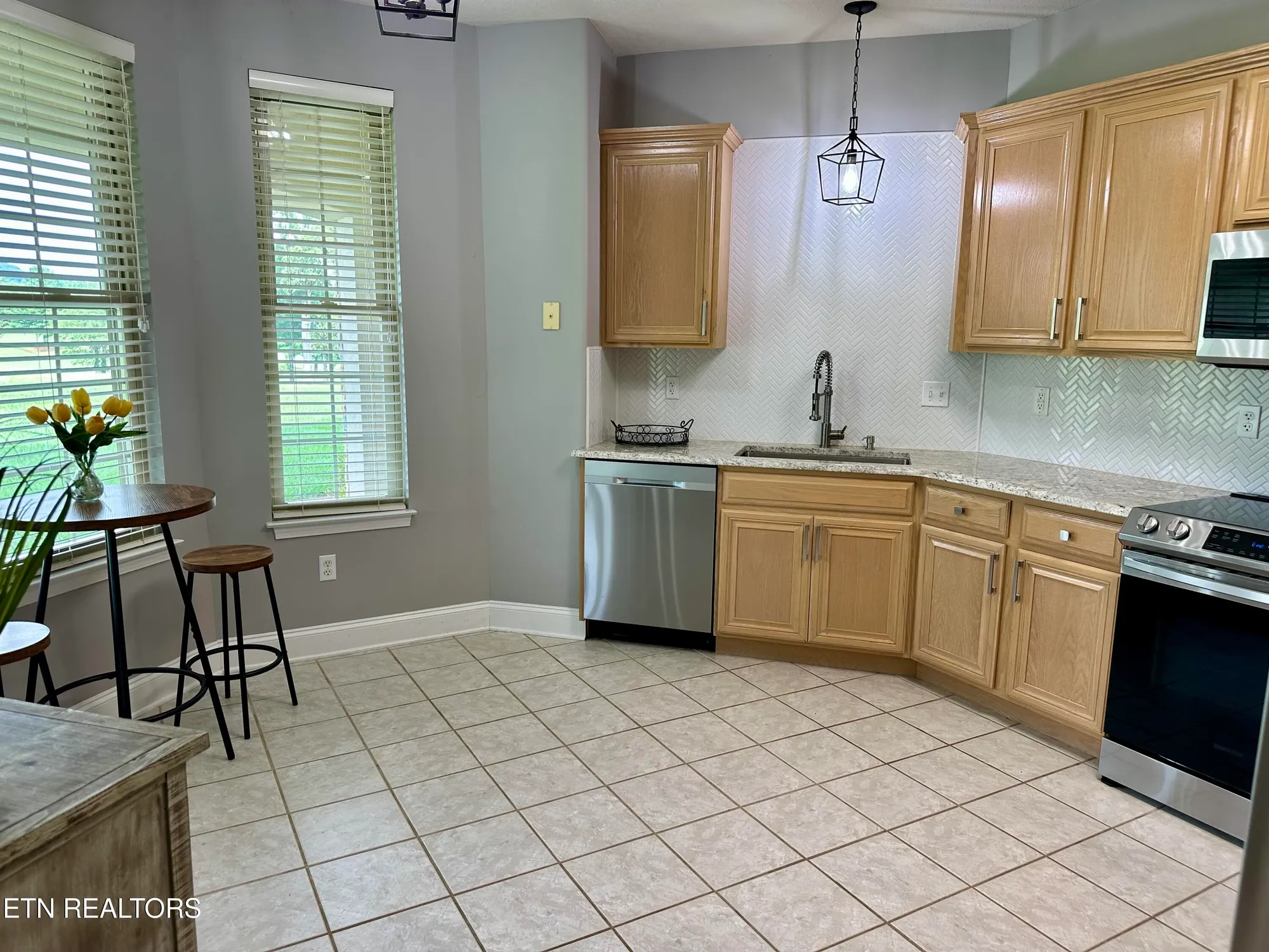 Property Slideshow image 13 of 35 | 565 rarity bay pkwy apt 102, Vonore, TN, 37885