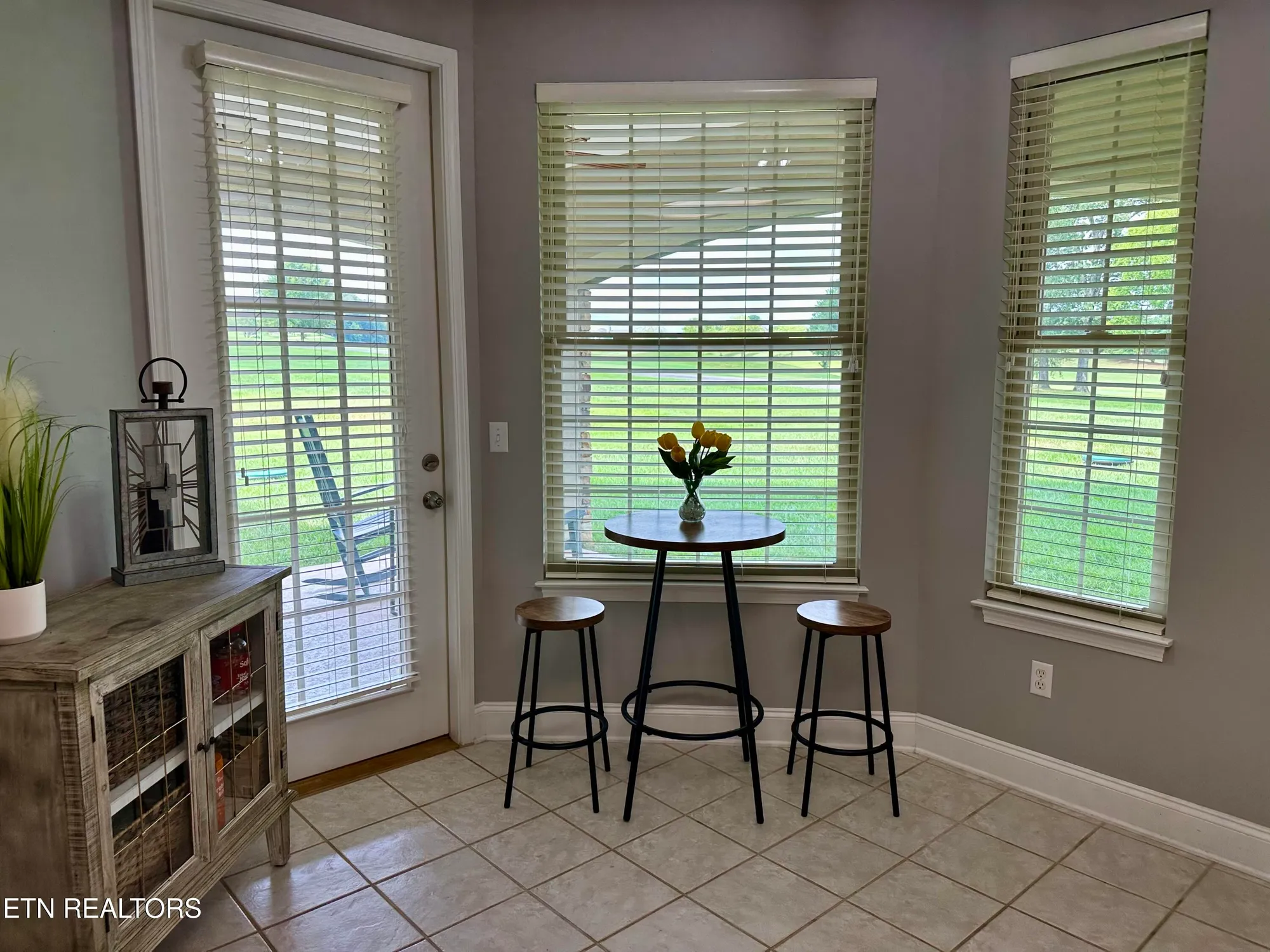 Property Slideshow image 12 of 35 | 565 rarity bay pkwy apt 102, Vonore, TN, 37885