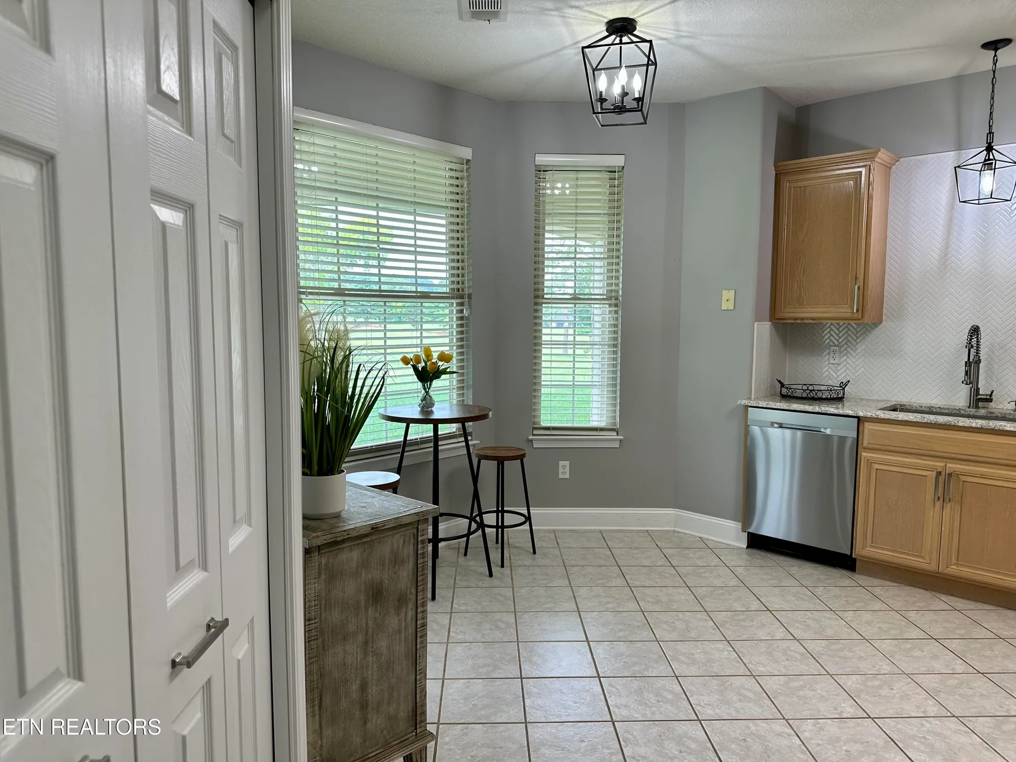 Property Slideshow image 11 of 35 | 565 rarity bay pkwy apt 102, Vonore, TN, 37885