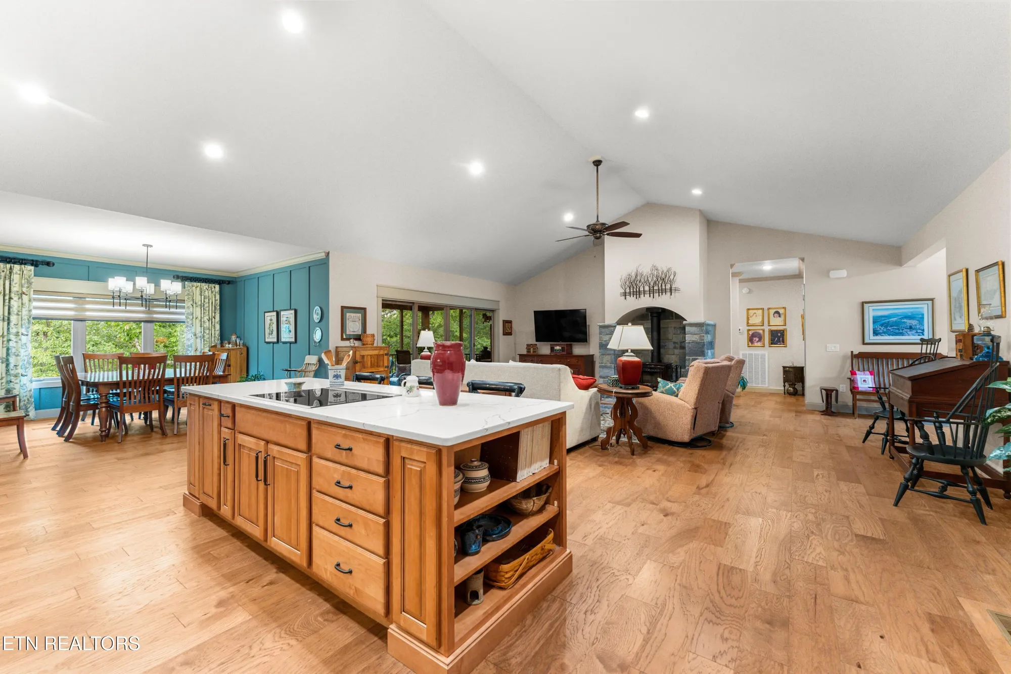 Property Slideshow image 21 of 59 | 143 chestnut ridge ln, Crossville, TN, 38558