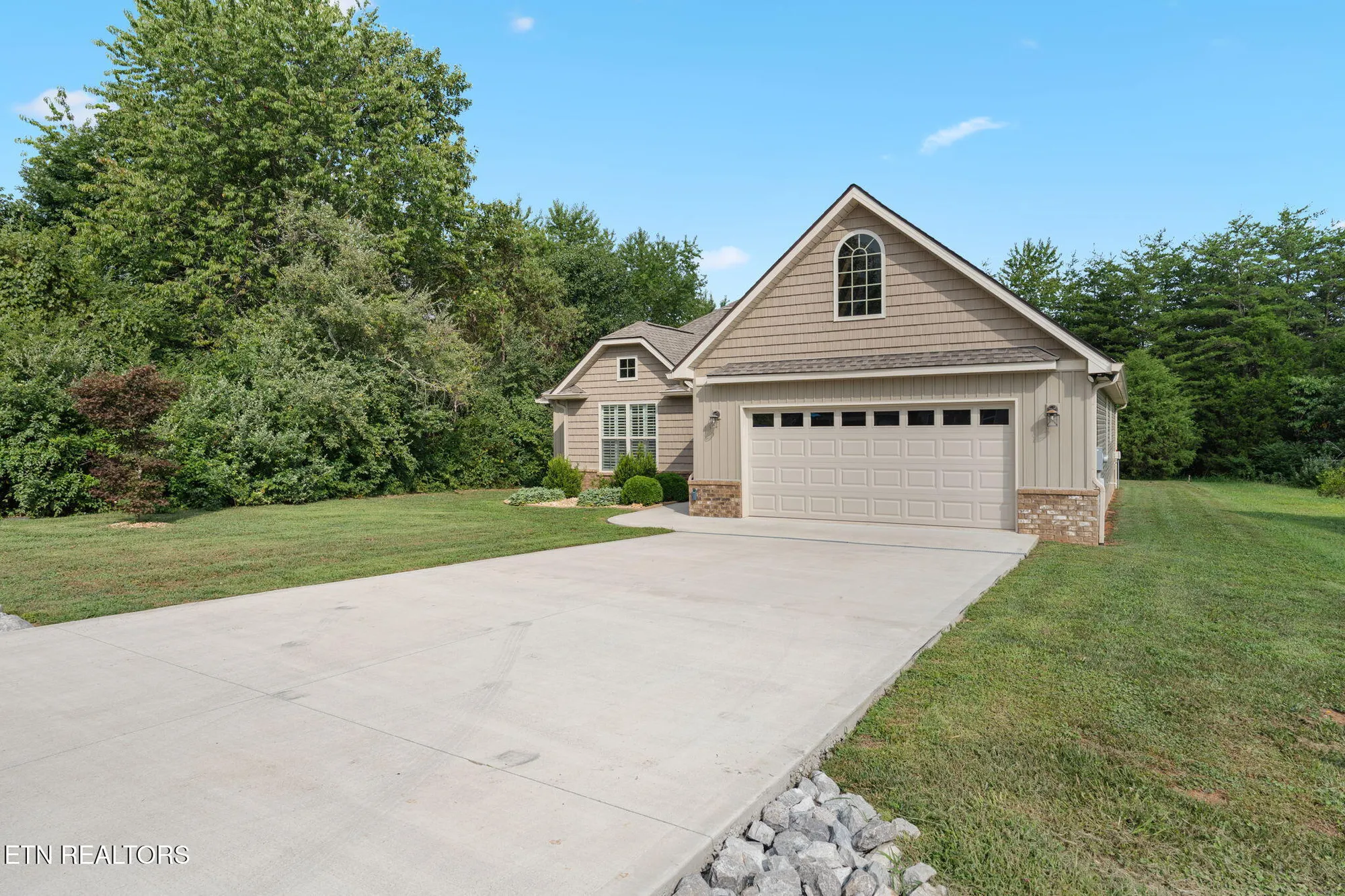 Property Slideshow image 7 of 36 | 129 ogana way, Loudon, TN, 37774