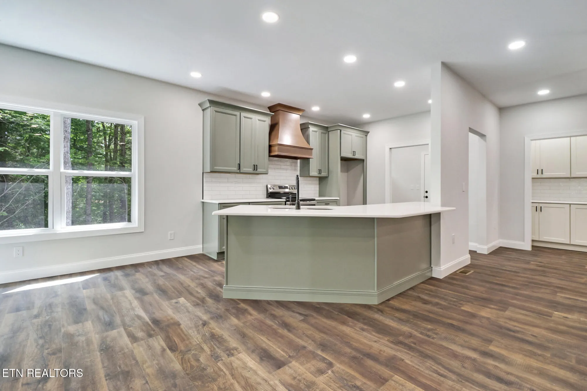 Property Slideshow image 6 of 30 | 141 windsor rd, Crossville, TN, 38558