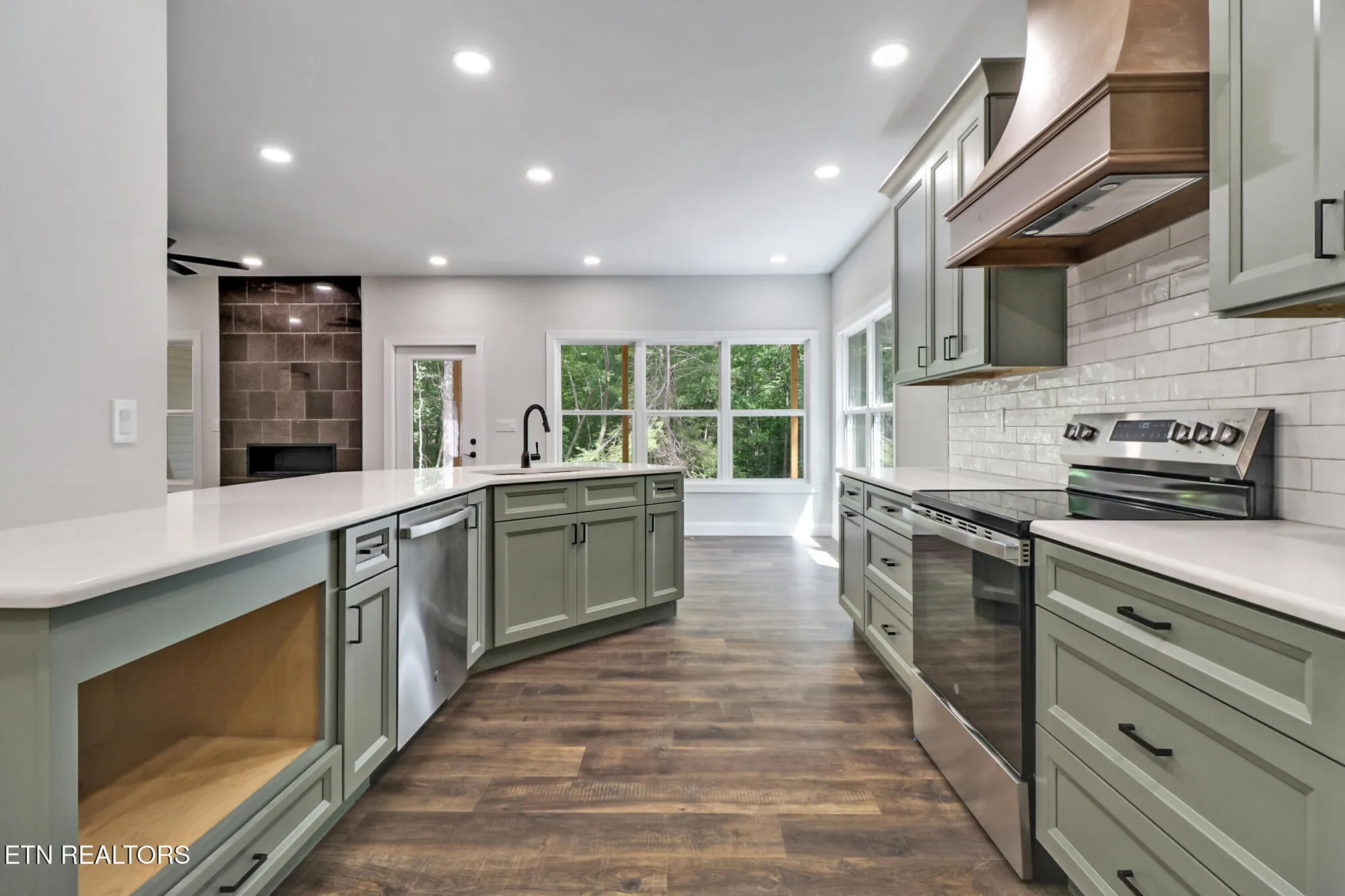 Property Slideshow image 7 of 30 | 141 windsor rd, Crossville, TN, 38558